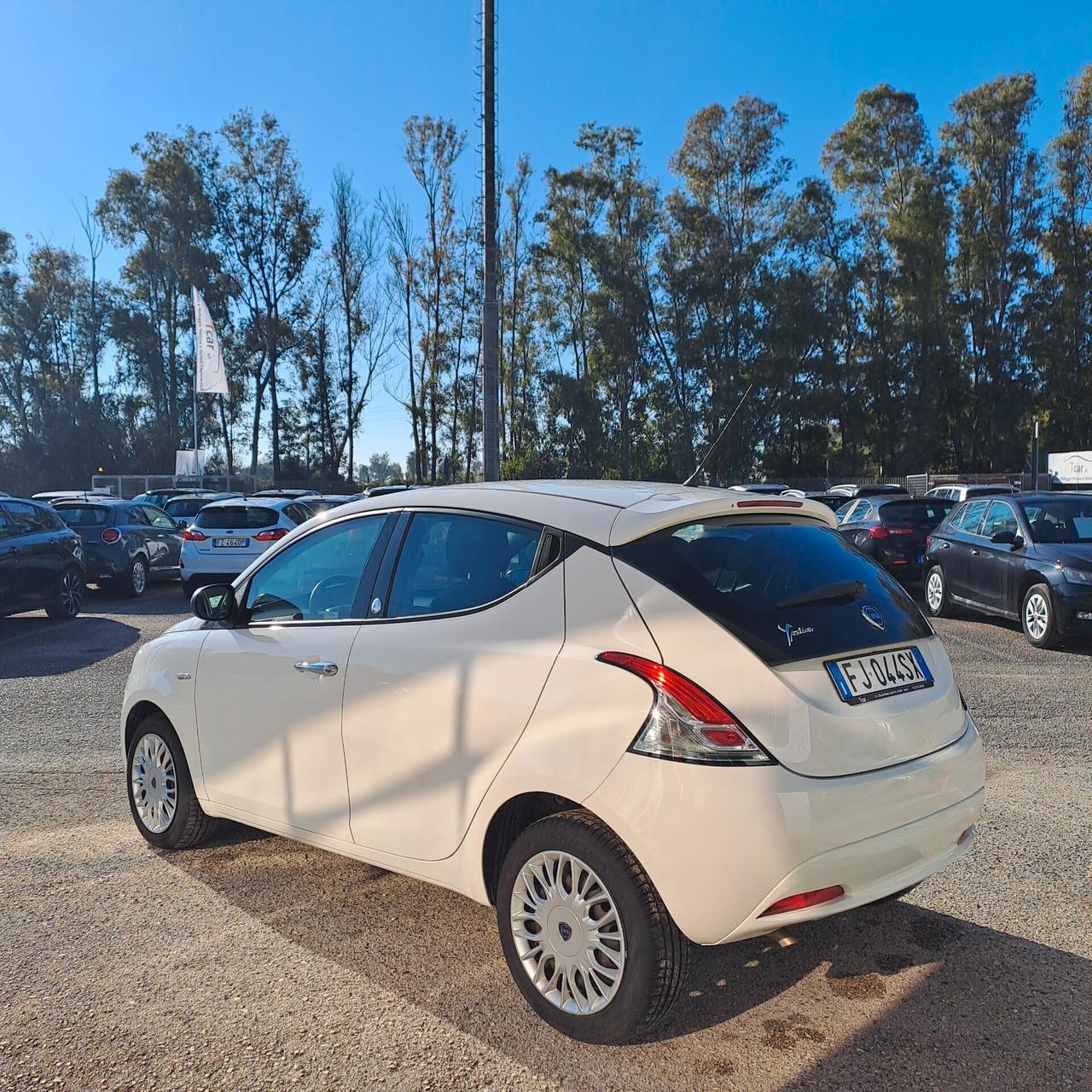 Lancia Ypsilon 1.2 Ecochic 69 Cv Silver