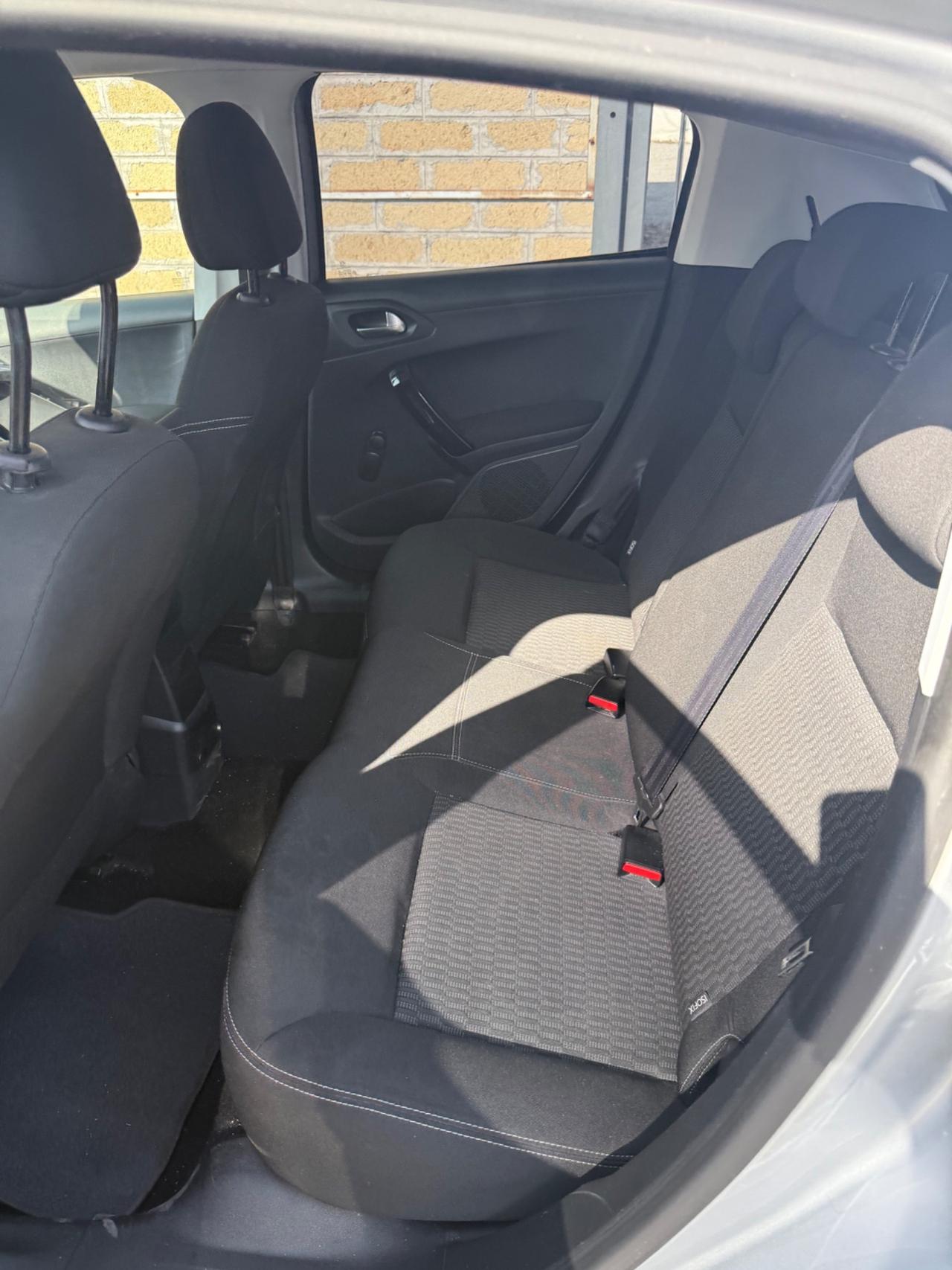 Peugeot 208 PureTech 82 5p. GPL Allure