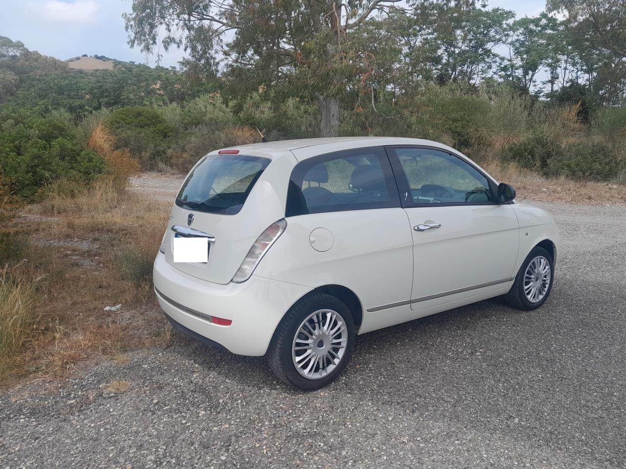 Lancia Ypsilon 1.2 69 CV Unyca