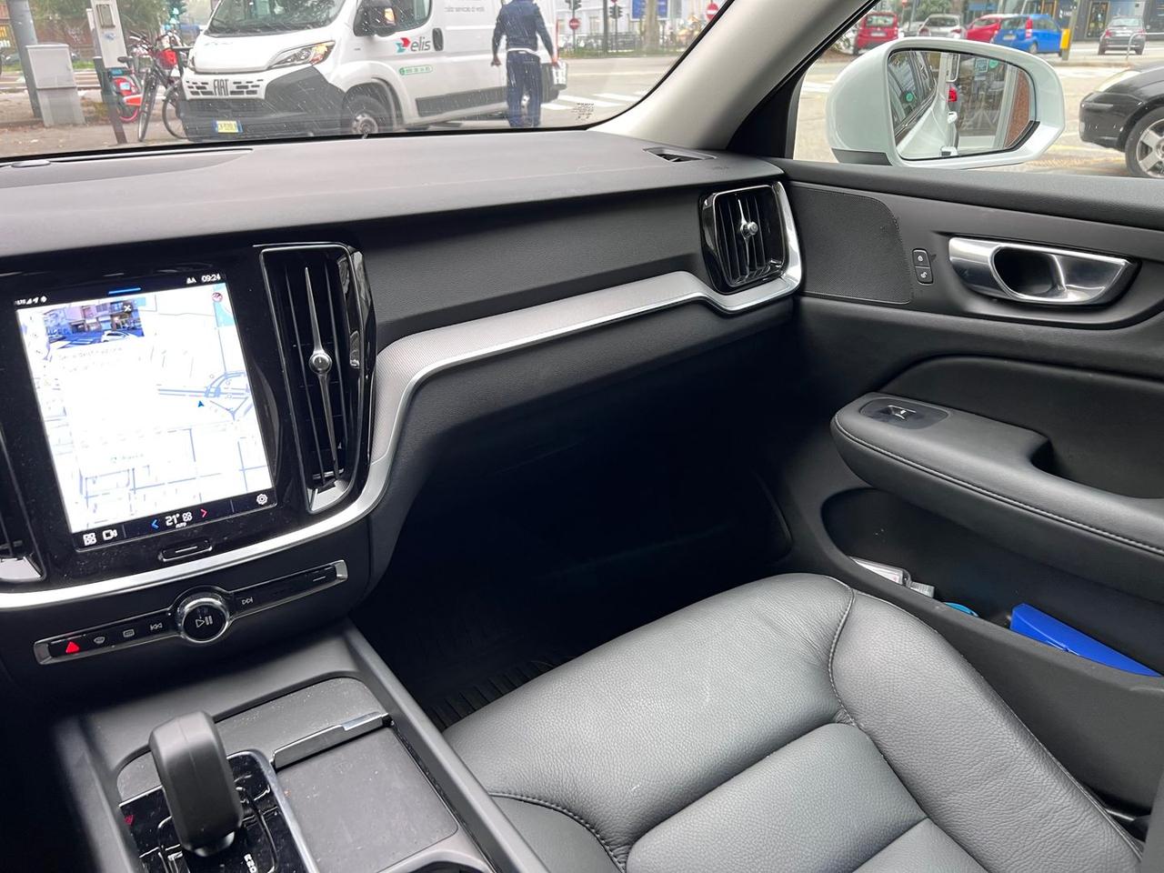 Volvo V60 Core 2.0 B4 MHEV #7114