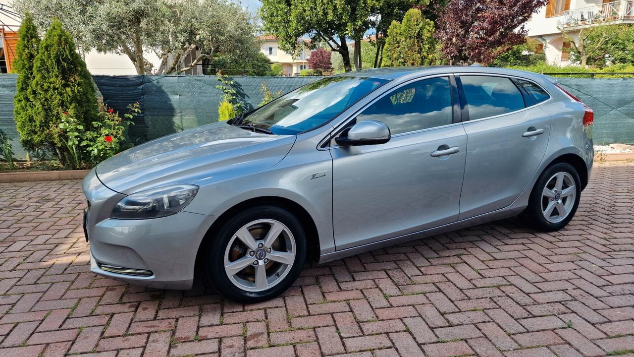 Volvo V40 D2 1.6 Summum