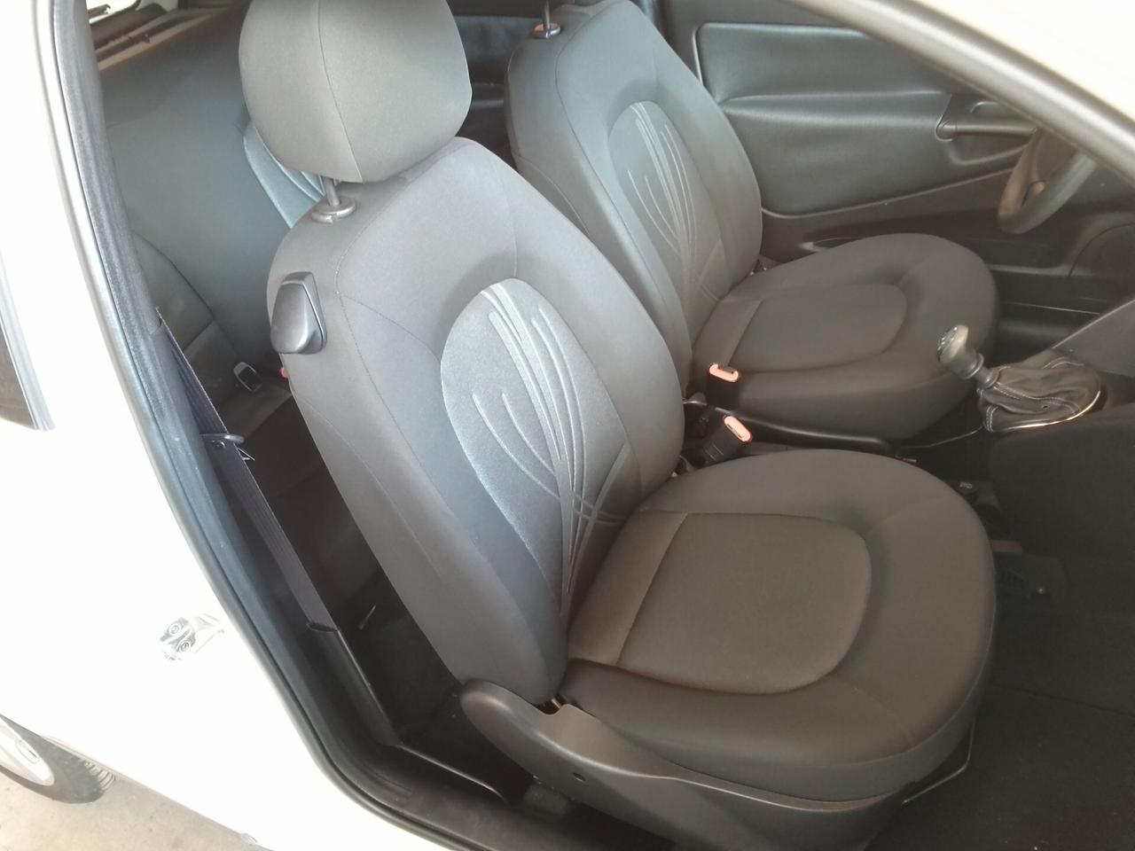 Lancia Ypsilon 1.2 69 CV Unyca OK NEO