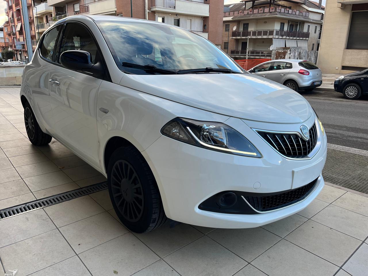 Lancia Ypsilon 1.0 FireFly 5 porte Hybrid Posti - GH272GE