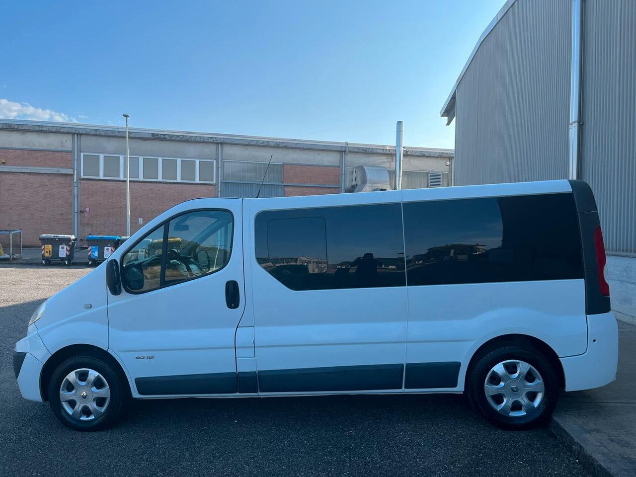 Renault Trafic T27 2.0 dCi/115 PC-TN Passenger Limousine DPF