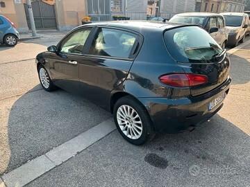 Alfa Romeo 147 1.9 JTD (120) 5 porte Distinctive