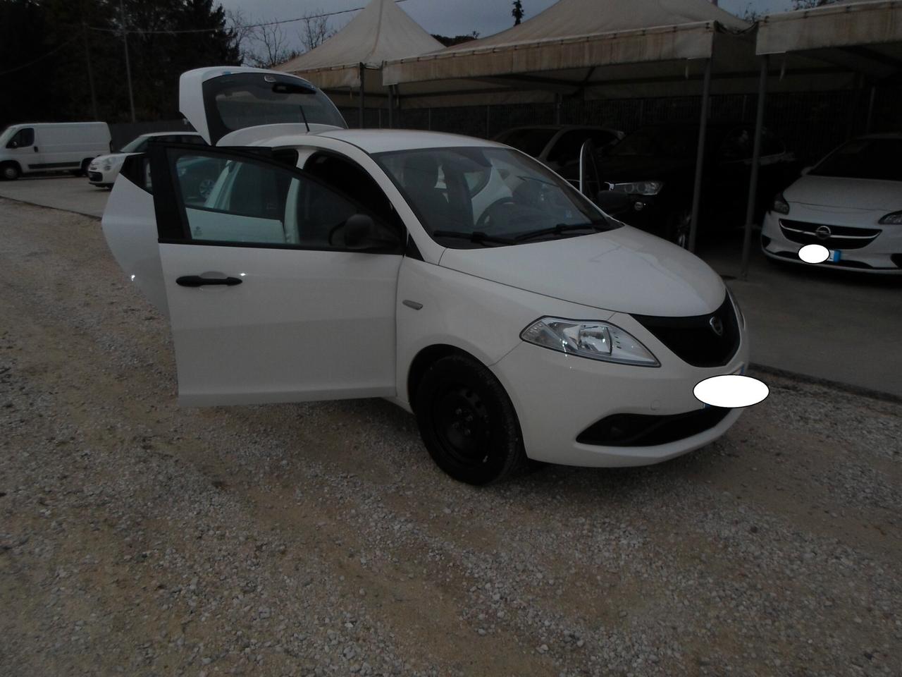 Lancia Ypsilon 1.0 FireFly 5 porte S&S Hybrid Ecochic Gold