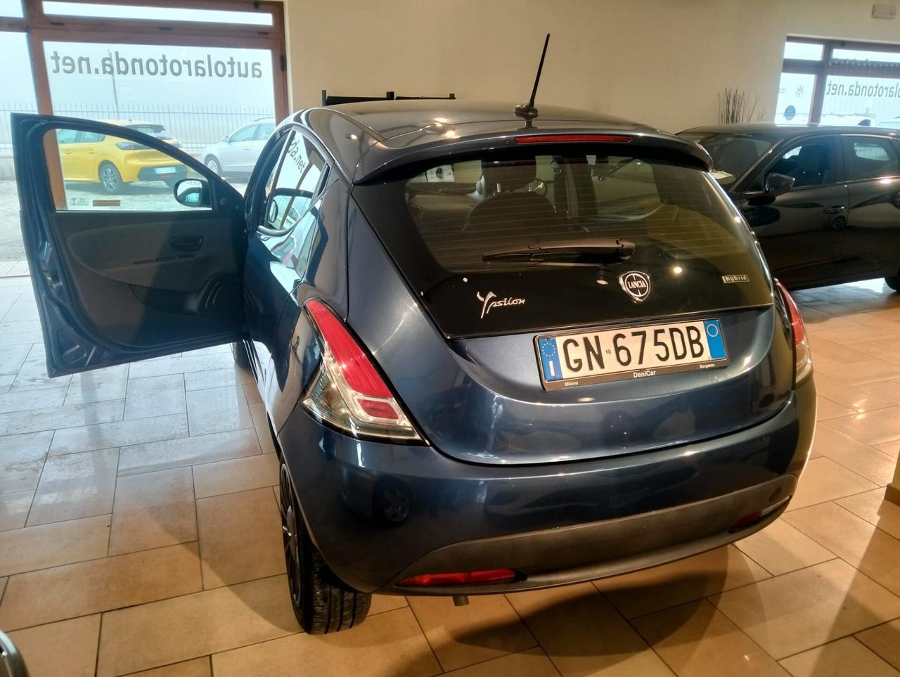 Lancia Ypsilon 1.0 FireFly 5 porte S&S Hybrid Silver Plus