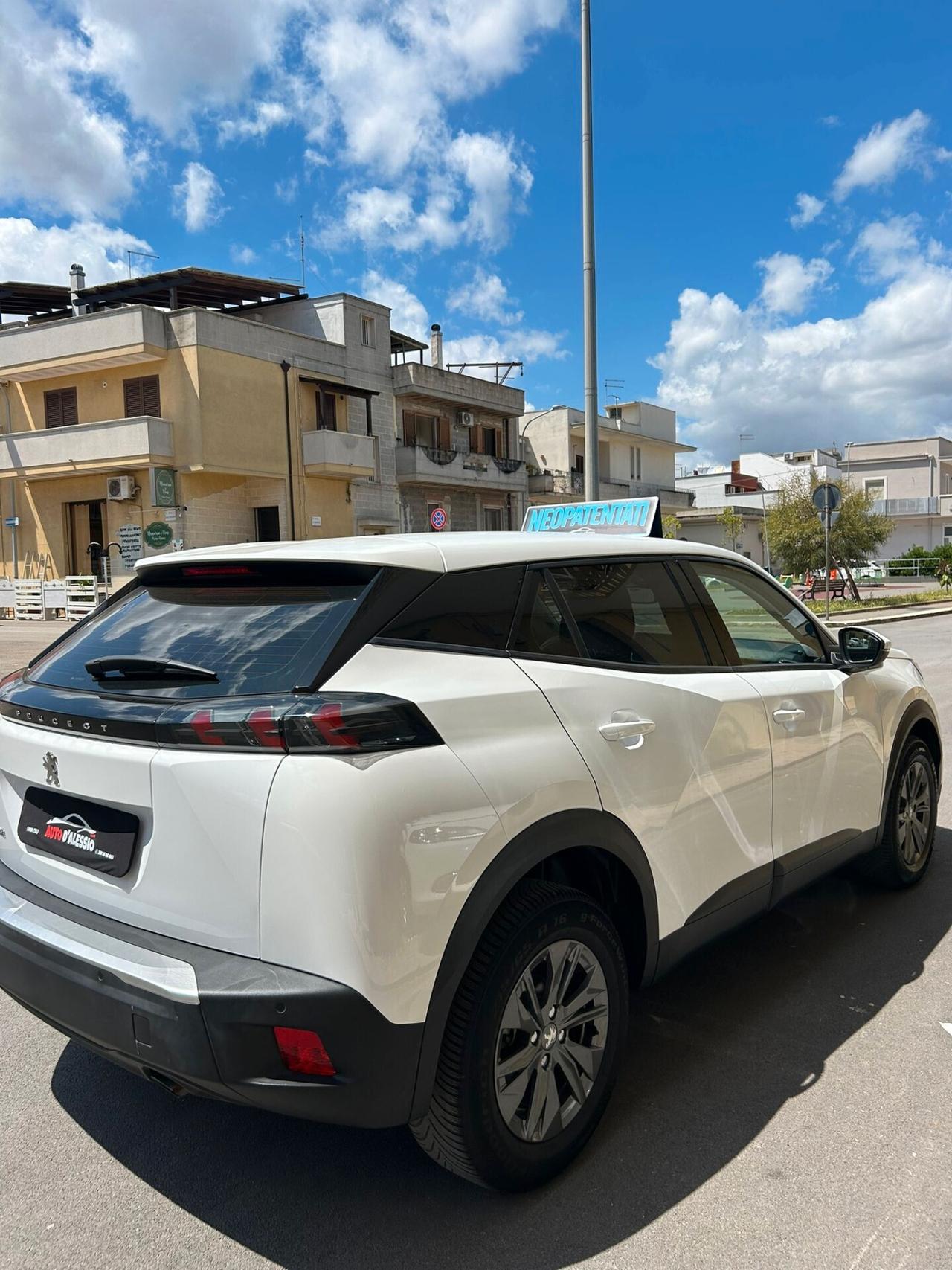 Peugeot 2008 BlueHDi 100 S&S Allure Navi Pack