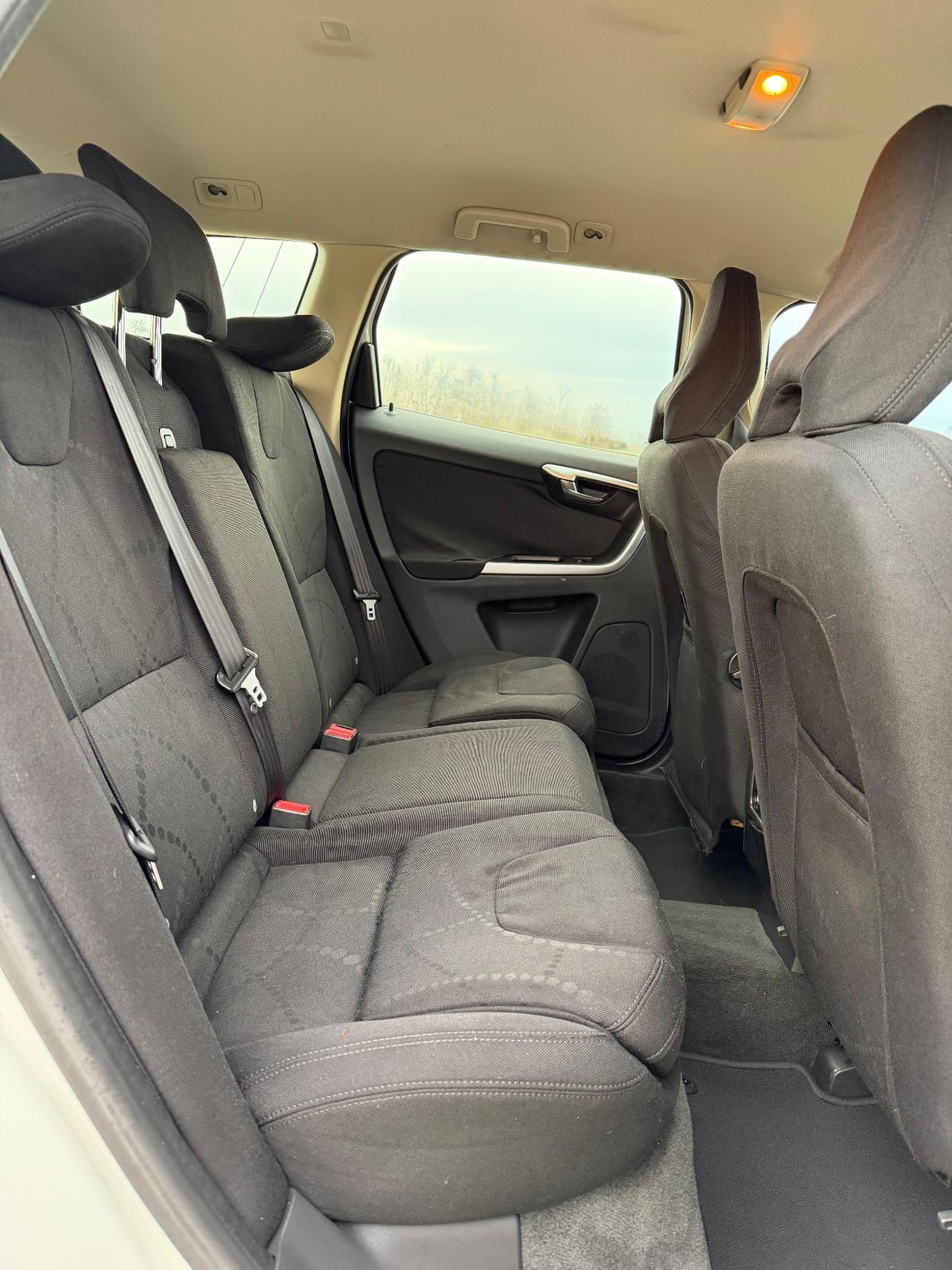 Volvo XC 60 XC60 D3 AWD Geartronic R-design