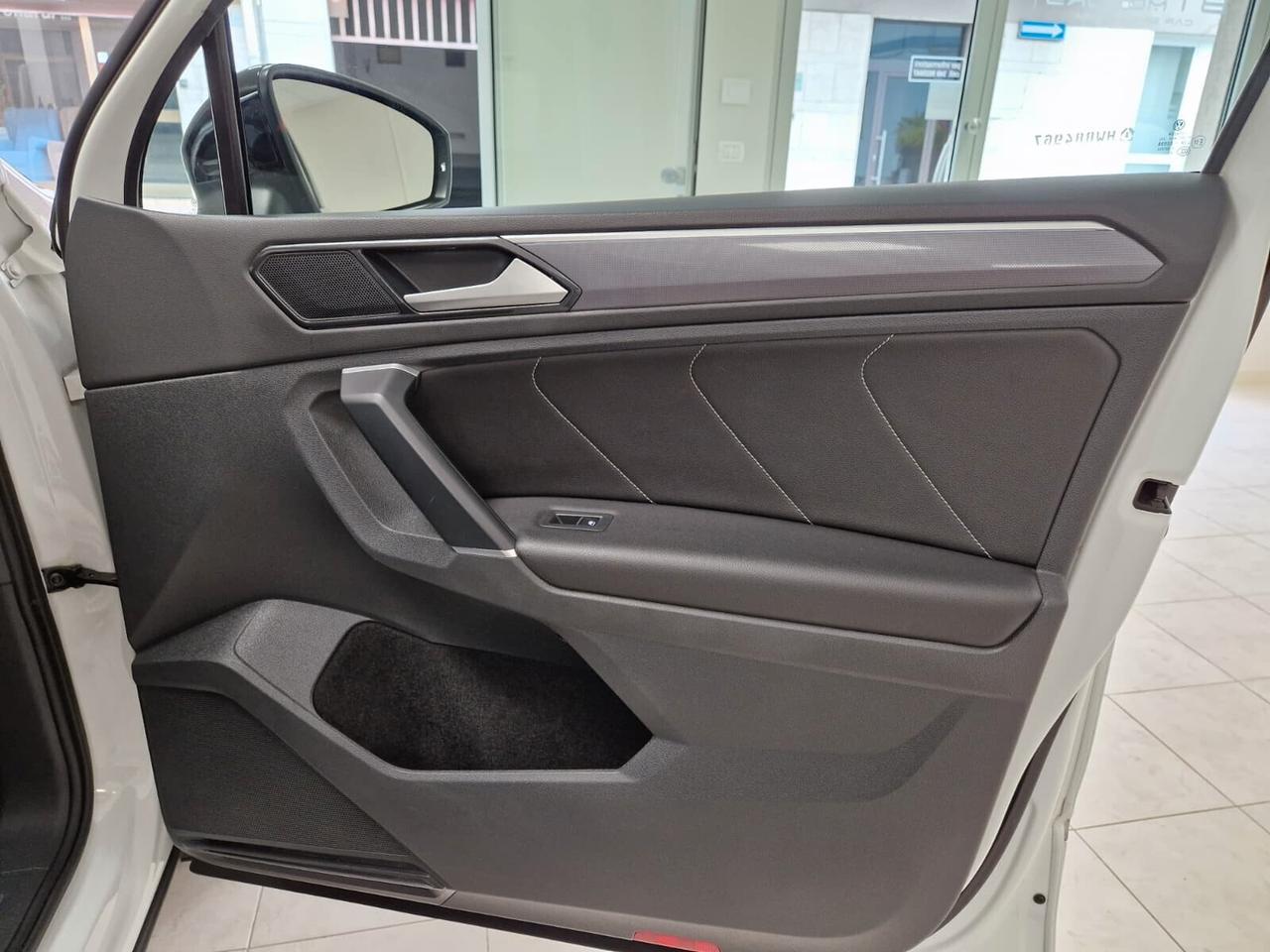 Volkswagen Tiguan 2.0 TDI 150 CV SCR 4MOTION R LINE TETTO APRIBILE