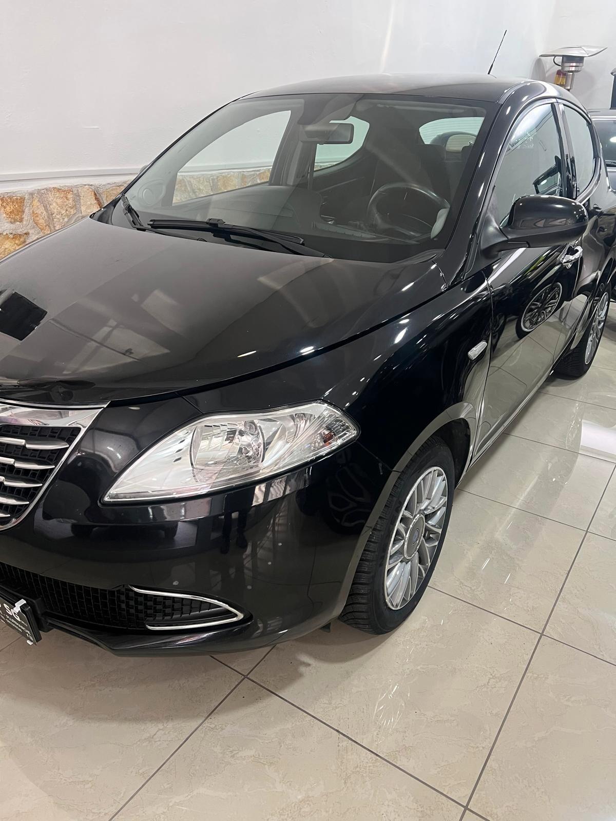 Lancia Ypsilon 1.2 69 CV 5 porte Silver