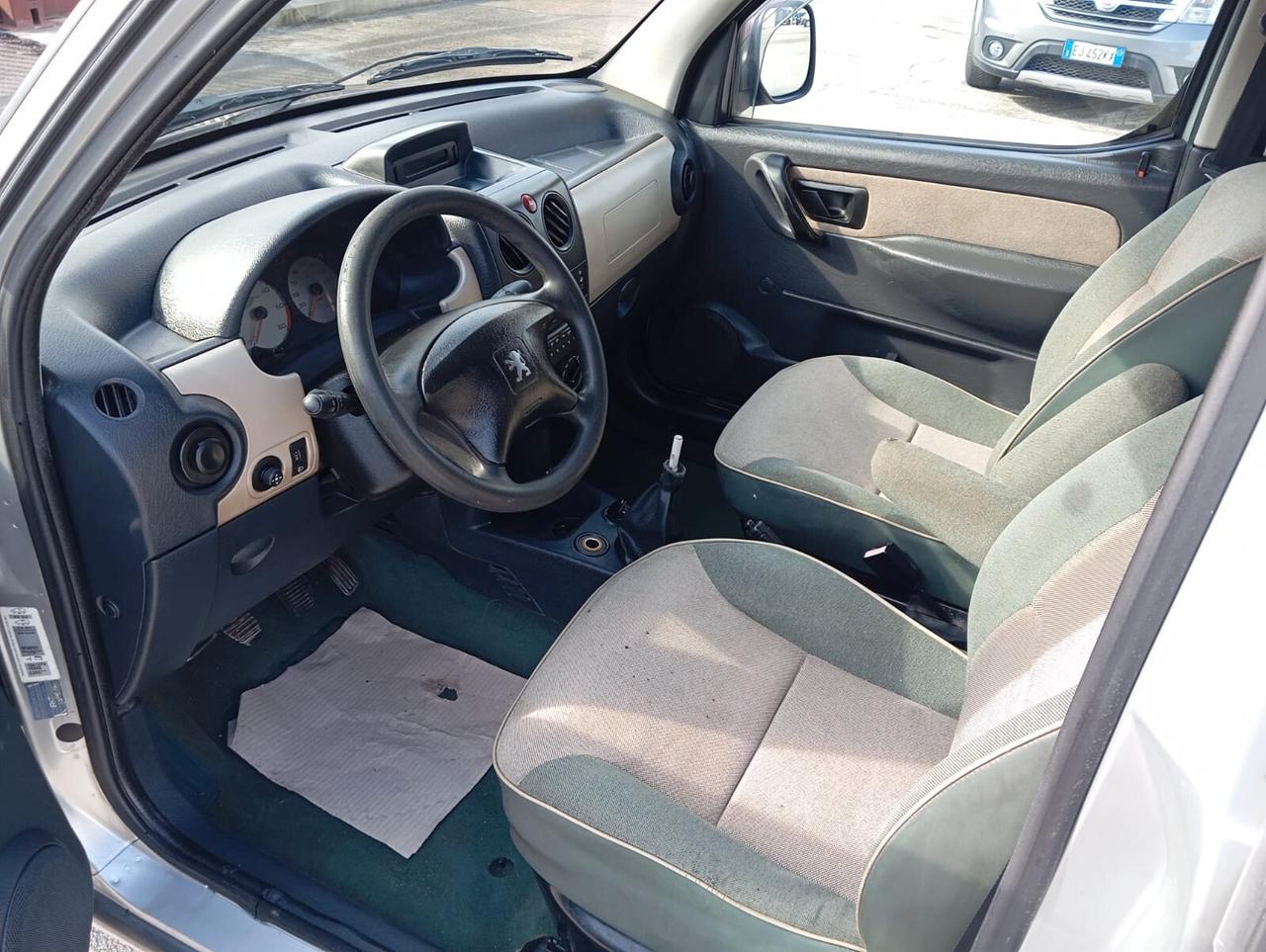 Peugeot Ranch 2.0 HDi 5p. Lee