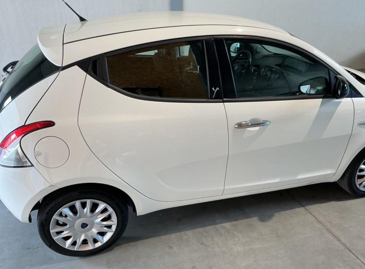 Lancia Ypsilon 1.2 69 CV 5 porte S&S Gold