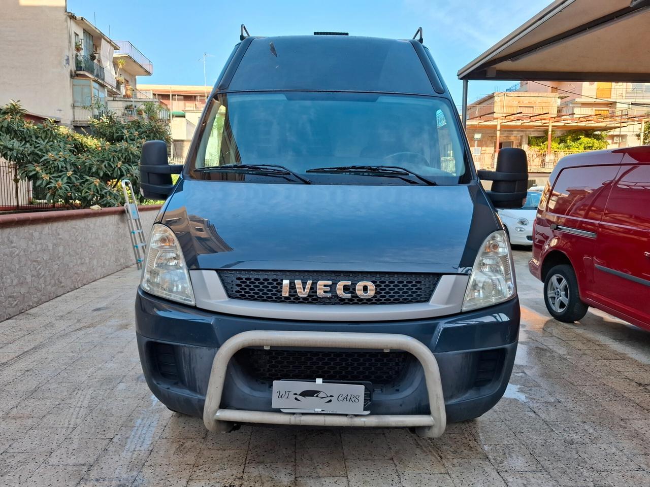 Iveco Daily 3.0-MATIC-CABINATO BOX