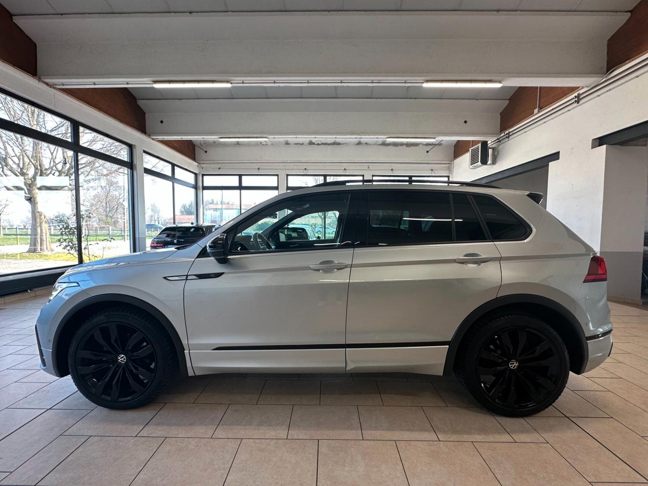 VOLKSWAGEN TIGUAN 2.0 TDI R-LINE 150CV DSG *CARPLAY*LED*LUCI*