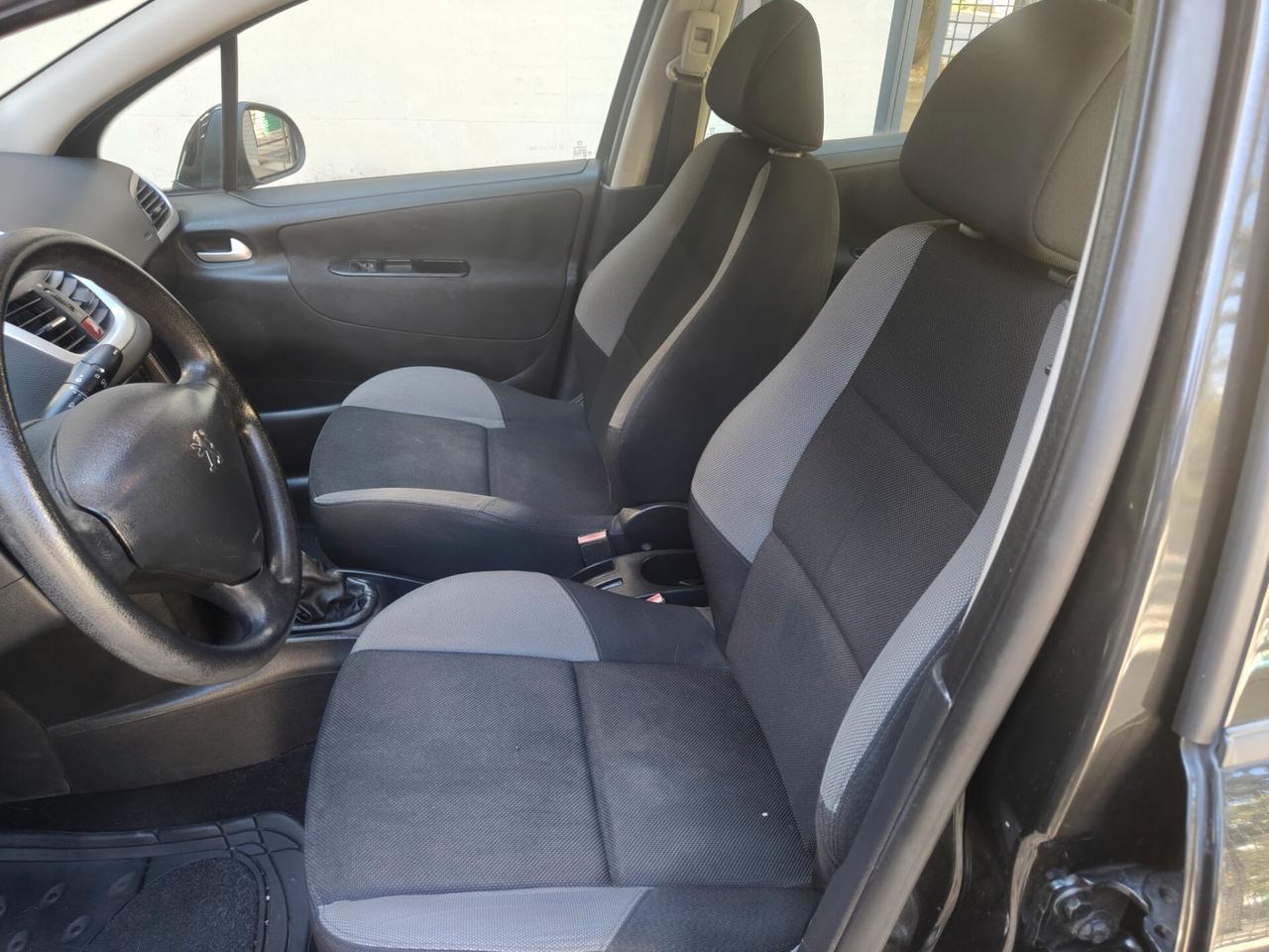 Peugeot 207 1.4 8V 75CV 5p. X Line