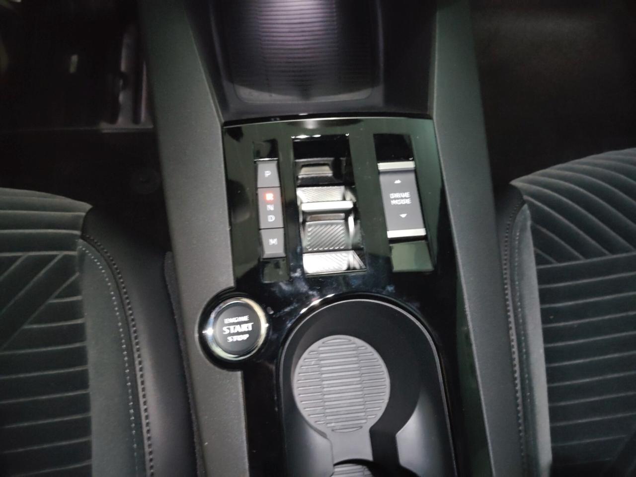 Lancia Ypsilon Hybrid e-DCT LX