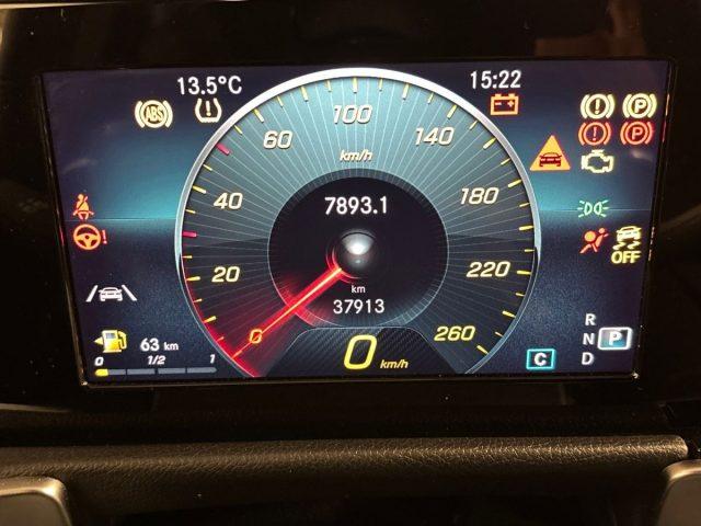 MERCEDES-BENZ GLB 180 d Automatic Premium