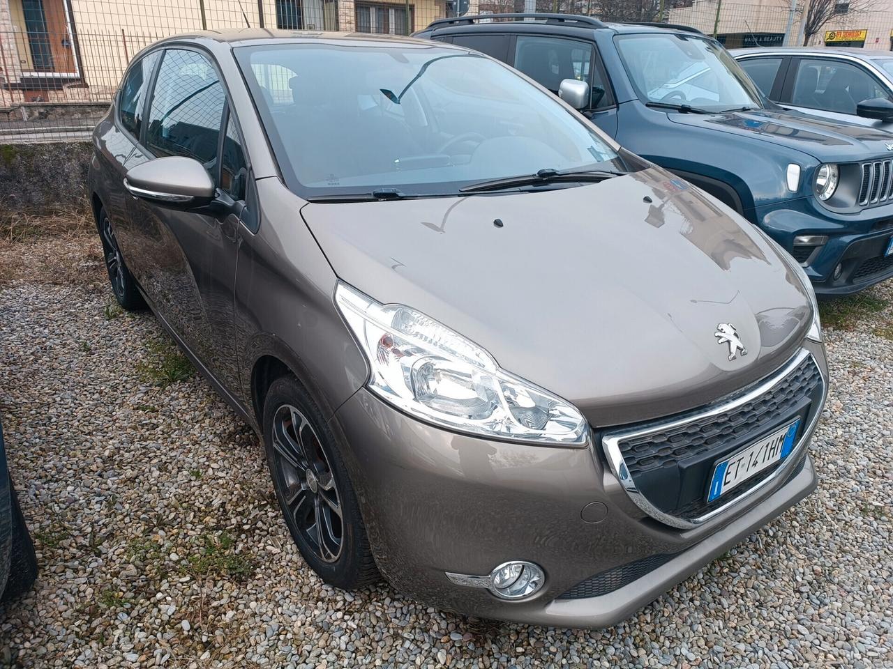 208 1.2 VTi 82 CV 3 p allure cinghia di distribuzione e tagliando appena eseguiti