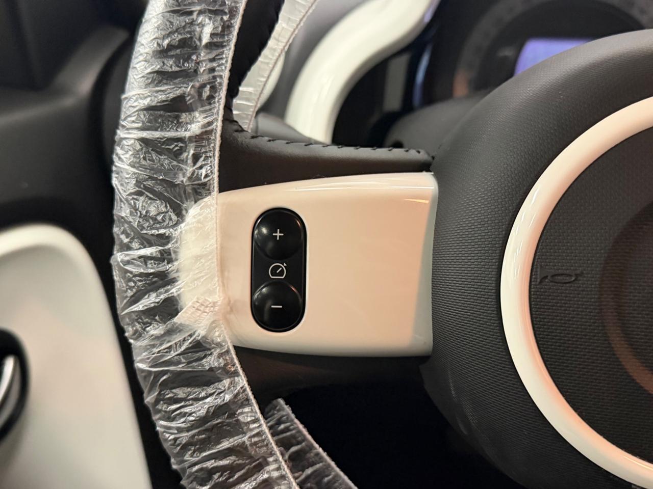 Renault Twingo 65 CV Intens LED NAVIGATORE PELLE FEND UNIPRO