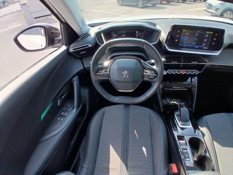 Peugeot 2008 motore elettrico 136 CV Allure