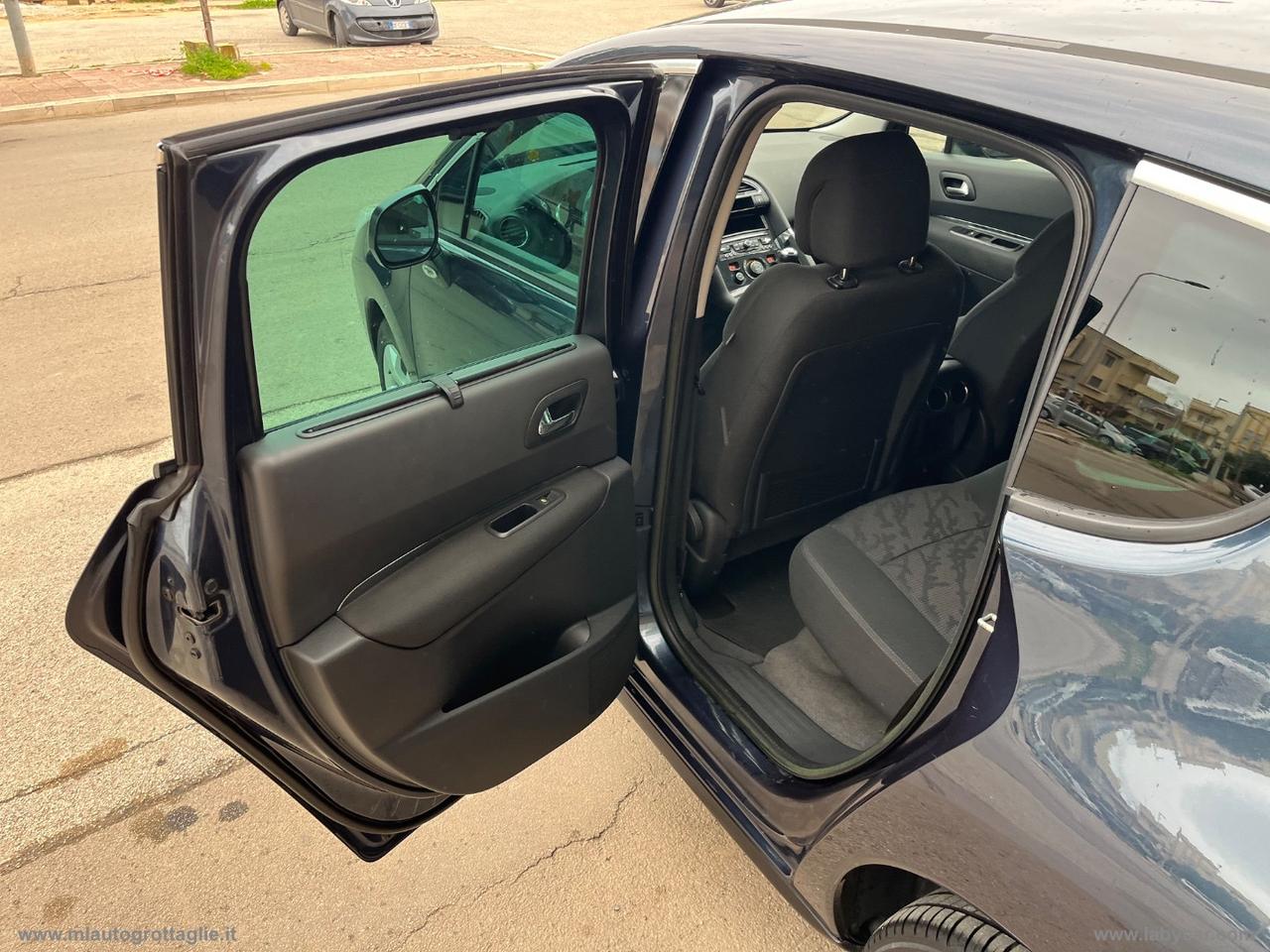 PEUGEOT 3008 1.6 HDi 112 CV Business