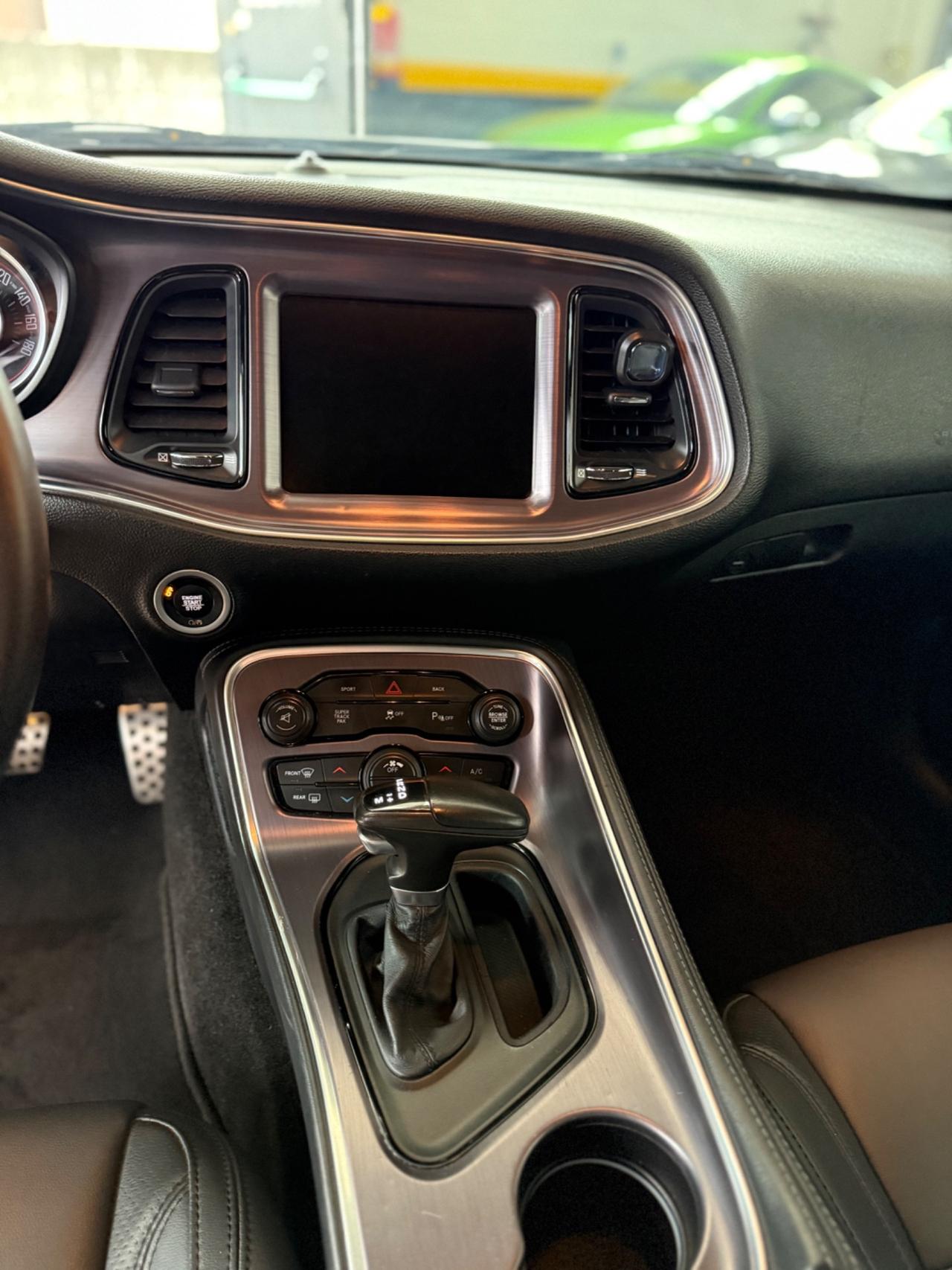 Dodge Challenger Srt hemi no super bollo