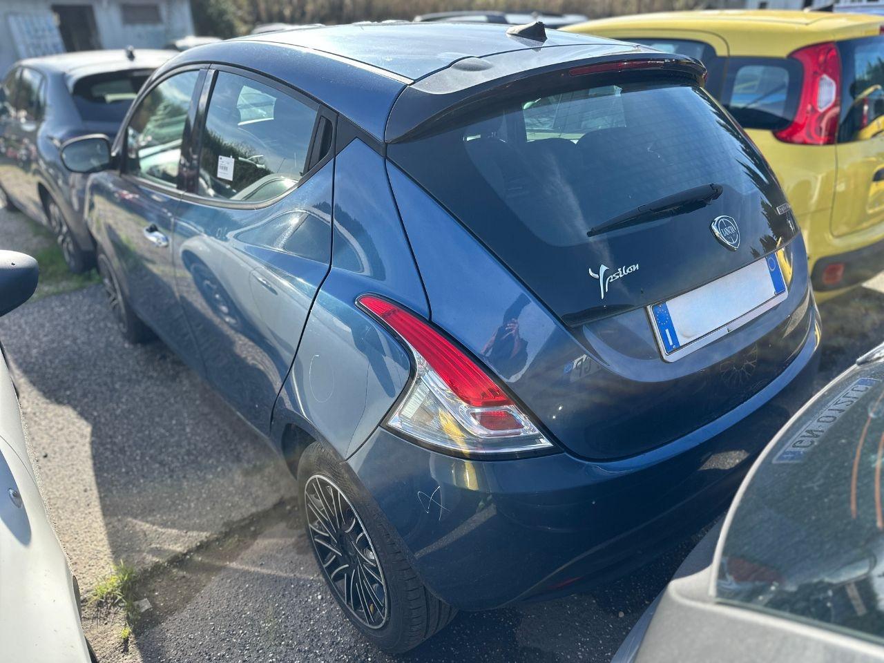 LANCIA Ypsilon III 2021 - Ypsilon 1.0 firefly hybrid Silver s&s 70cv