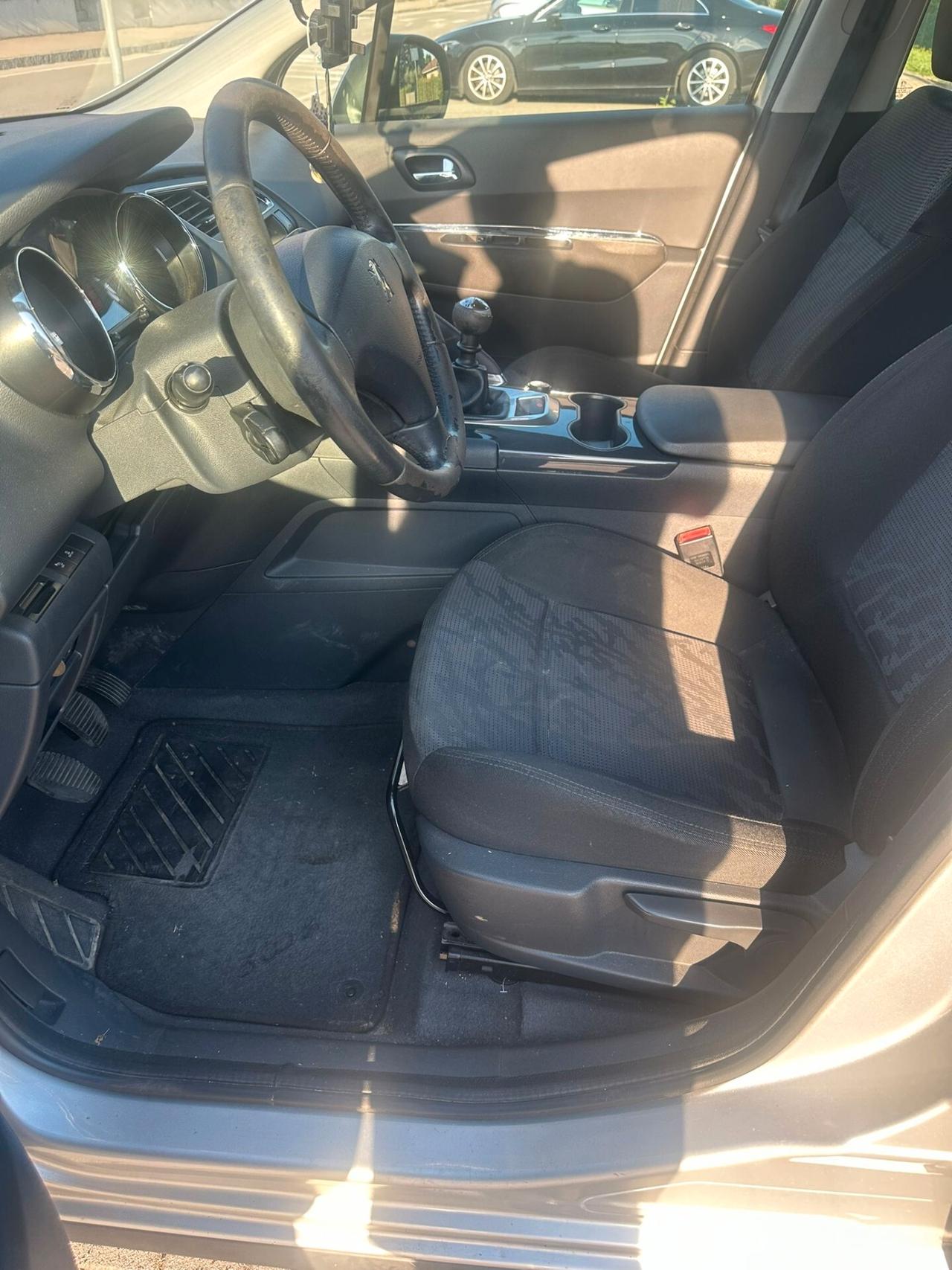 Peugeot 3008 1.6 HDi 110CV cambio robotizzato Premium