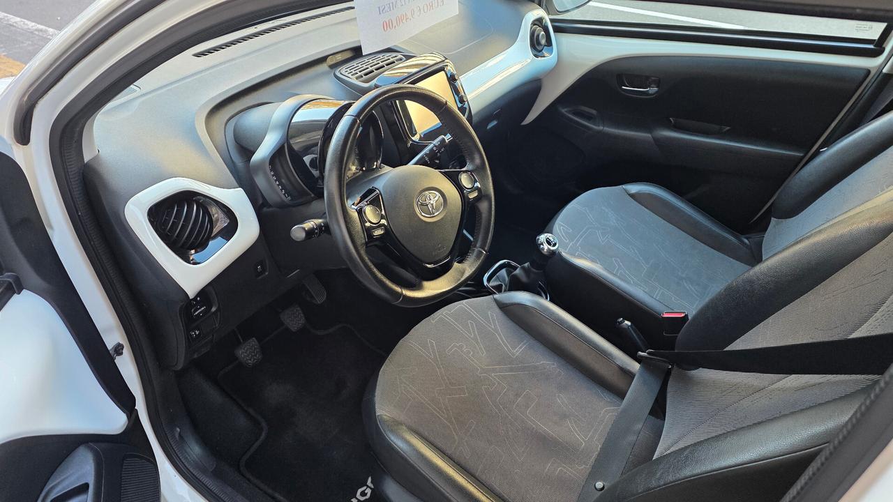 Toyota Aygo 1.0 69 CV 5 porte x-cool GARANZIA 12 MESI