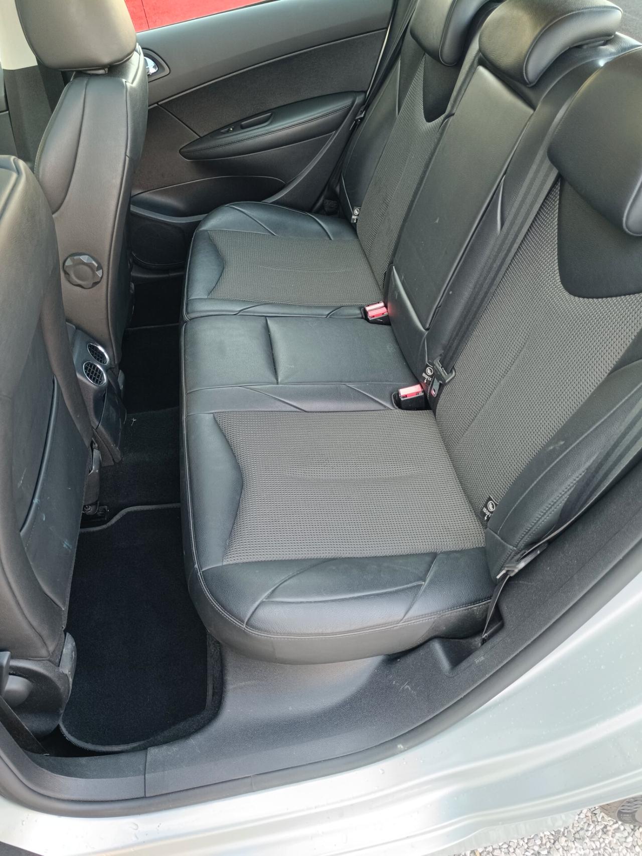 Peugeot 308 1.6 8V e-HDi 112CV Stop&Start robotiz. 5p. Allure