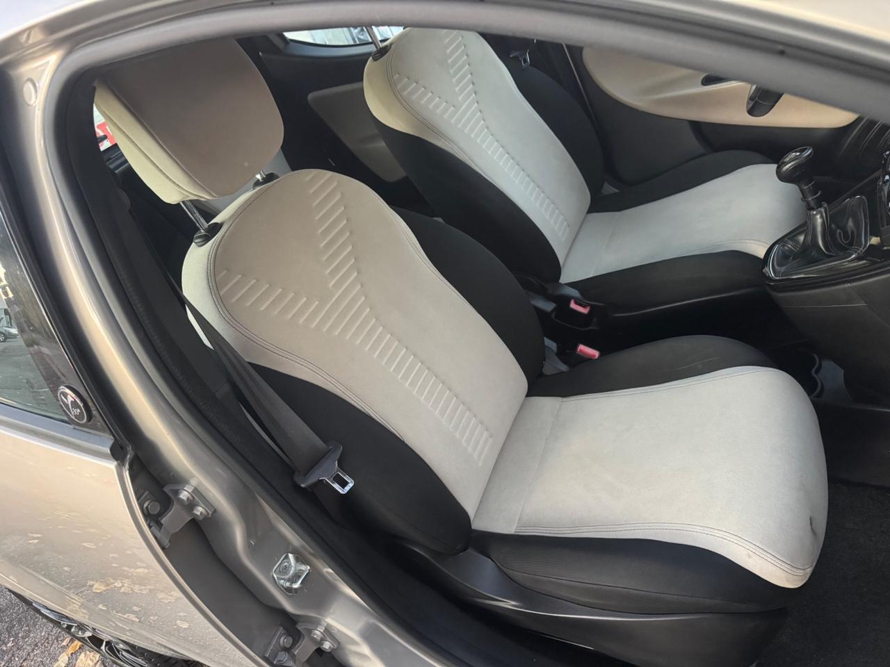 Lancia Ypsilon 1.3 MJT neopaten garanzia 12 mesi