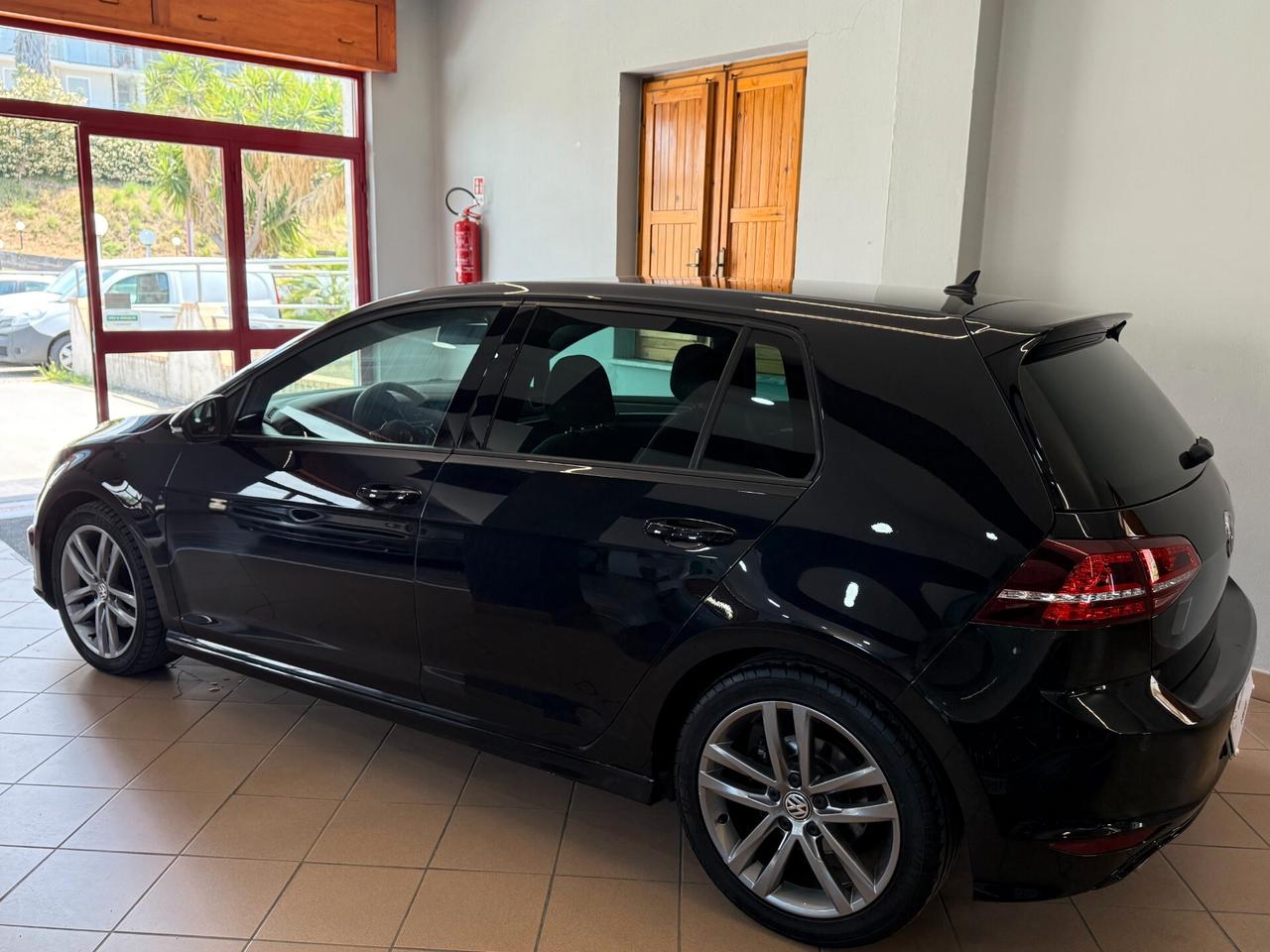Volkswagen Golf 2.0 TDI DSG 5p. Highline BlueMotion R line.