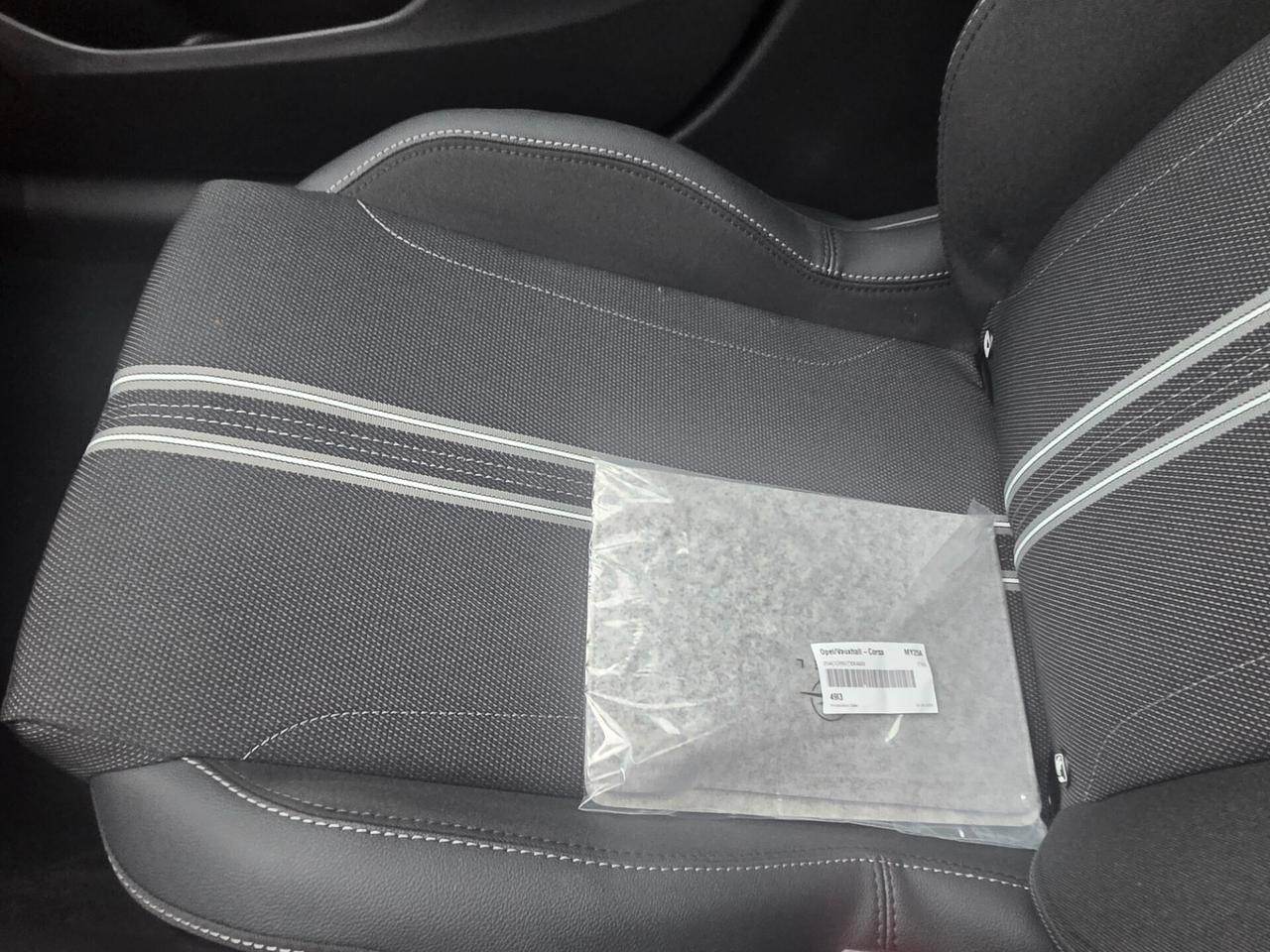 Opel Corsa HIBRID GS CAMBIO AUTOMATICO, TETTO NERO NESSUN OBBLIGO FINANZIARIO