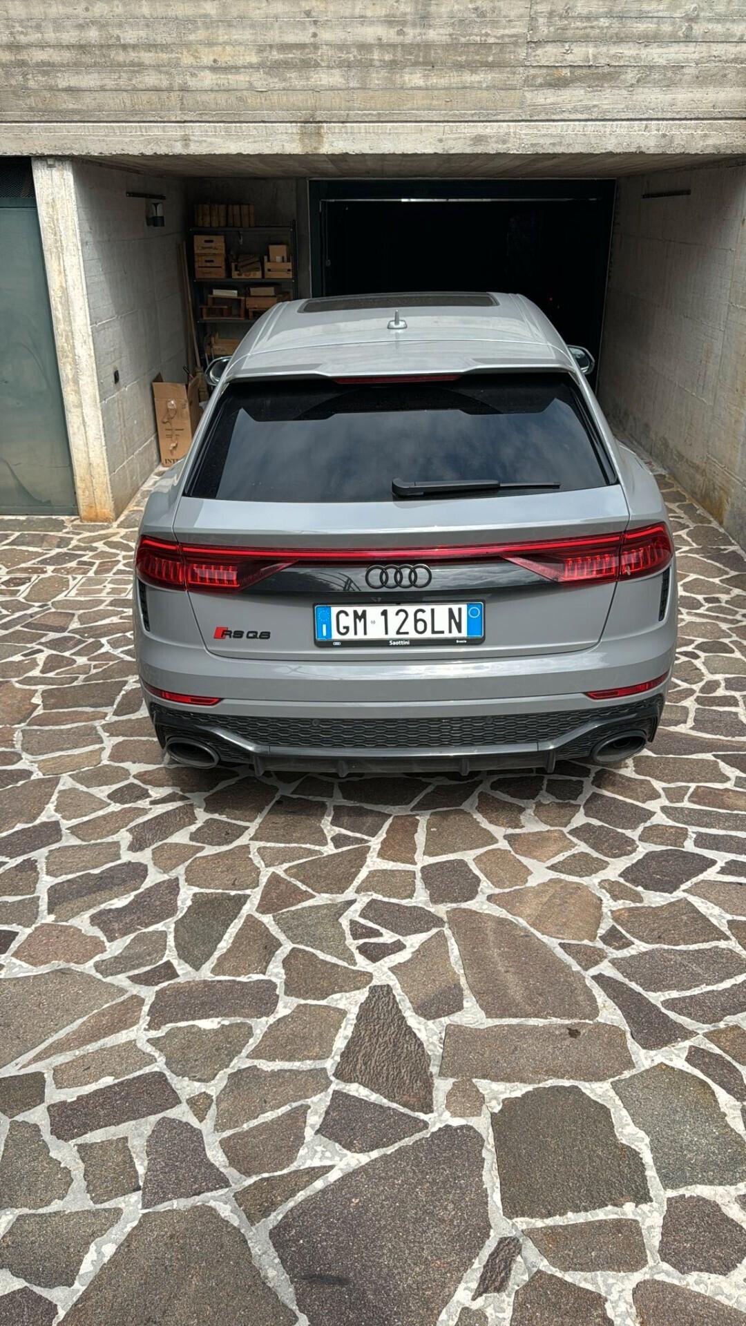 Audi Q8 RS TFSI V8 quattro tiptronic