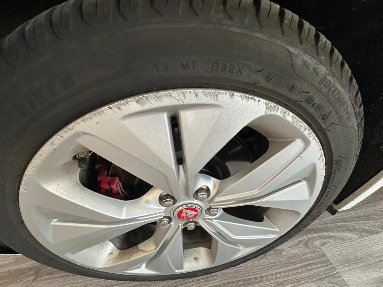 Jaguar XE 2.0 D 180 CV aut. SE