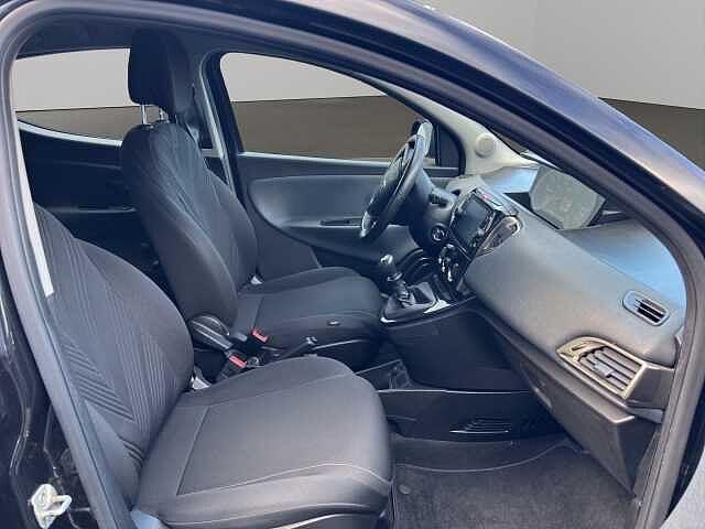 Lancia Ypsilon 1.0 FireFly 5 porte S&S Hybrid Ecochic Gold