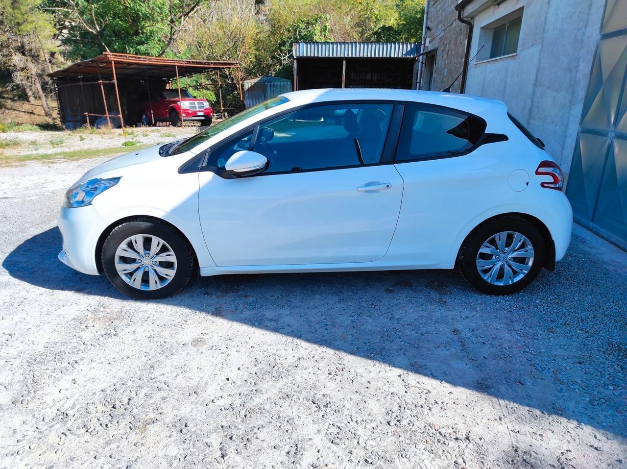 Peugeot 208 1.6 e-HDi 92 CV Stop&Start 3 porte Allure