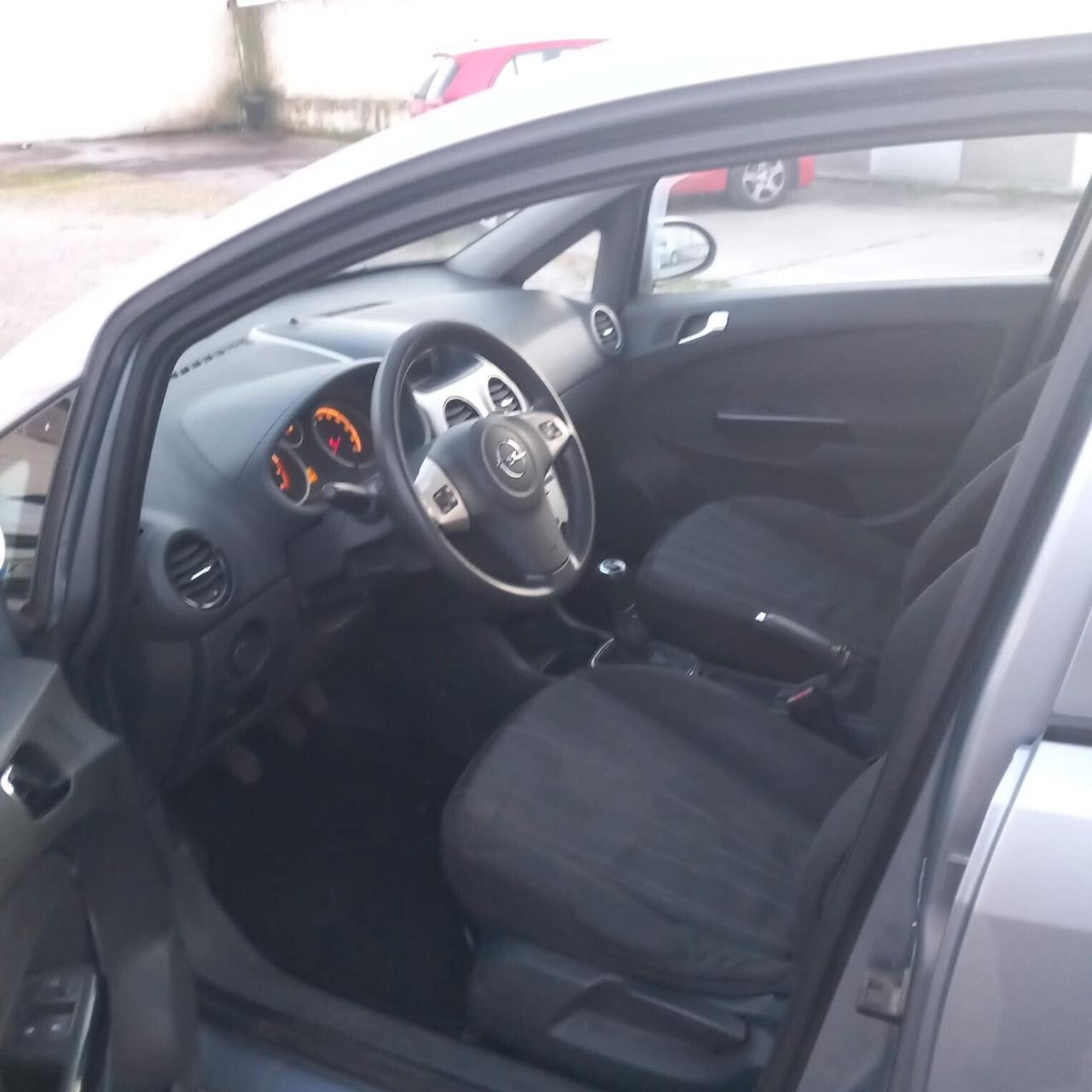 Opel Corsa 1.2 5 porte Cosmo