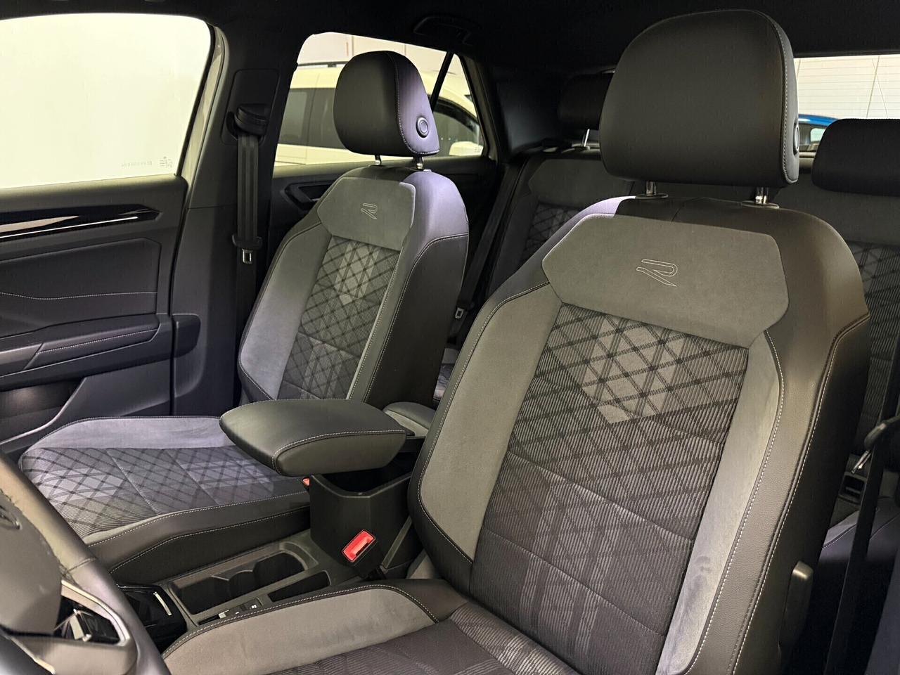 Volkswagen T-Roc 1.5 Tsi R-Line Dsg ** condizioni pari al nuovo ** Garanzia Volkswagen ** prezzo reale senza vincoli di finanziamento **