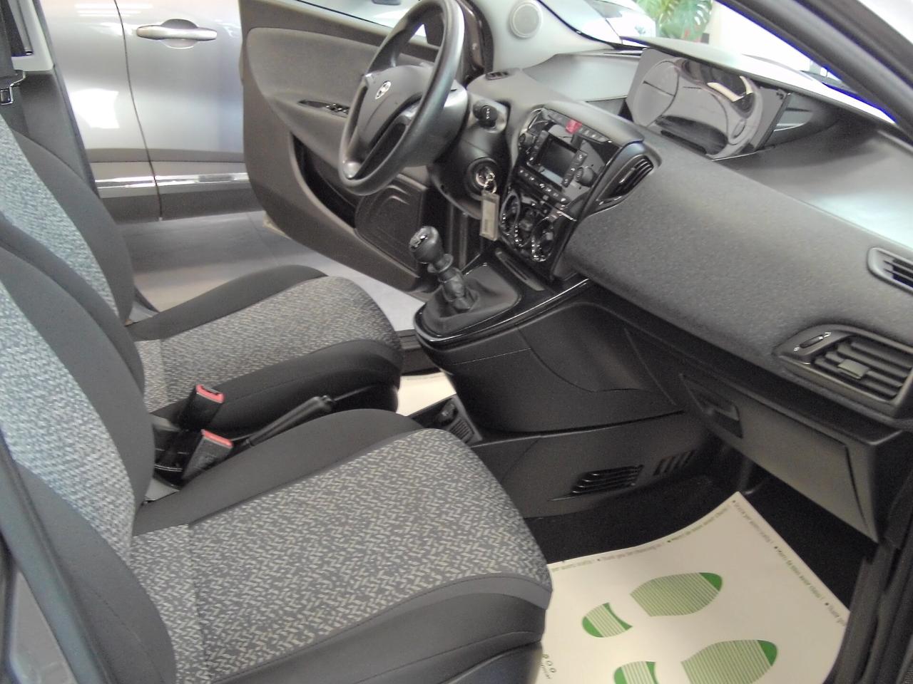 Lancia Ypsilon 1.0 FireFly 5 porte S&S Hybrid Silver Plus