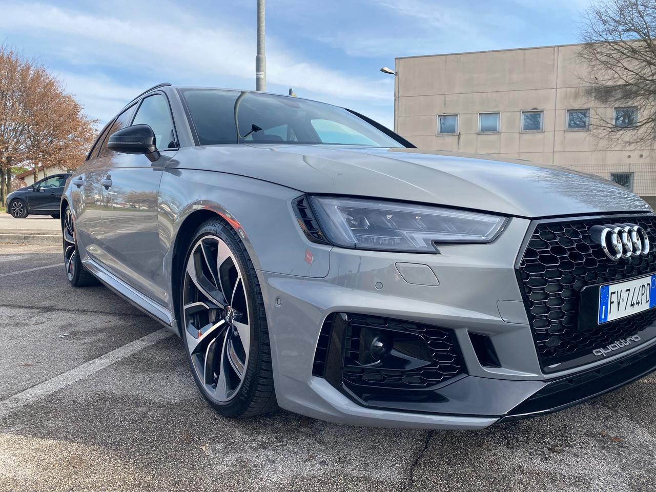 Audi A4 RS 4 Avant 2.9 TFSI quattro tiptronic