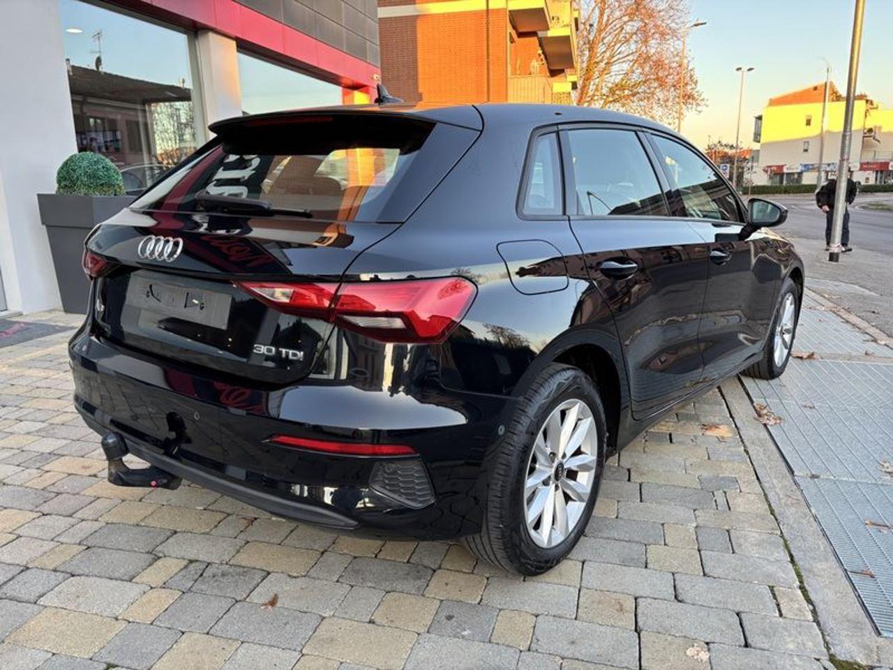 Audi A3 SPB 30 TDI S tronic Business LED-NAVI