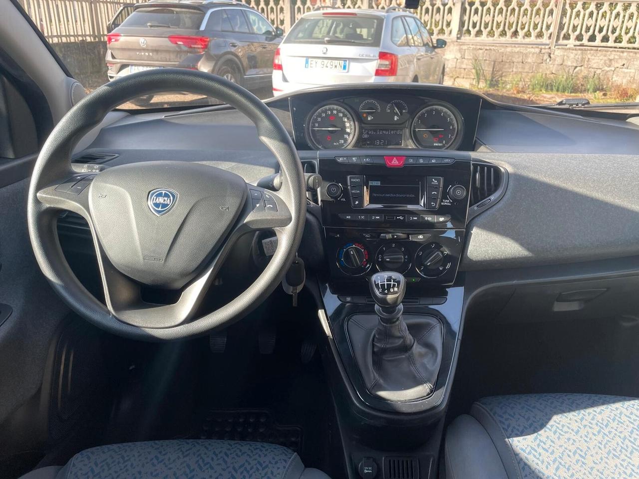 Lancia Ypsilon 1.0 Hybrid Ecochic Siler