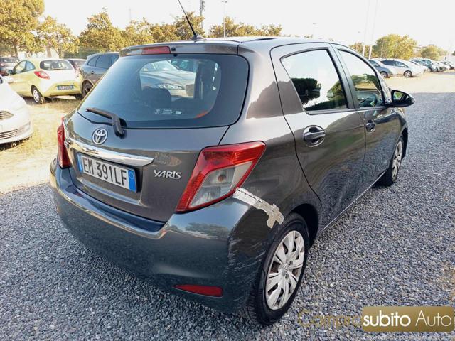 TOYOTA Yaris 1.0 5 porte