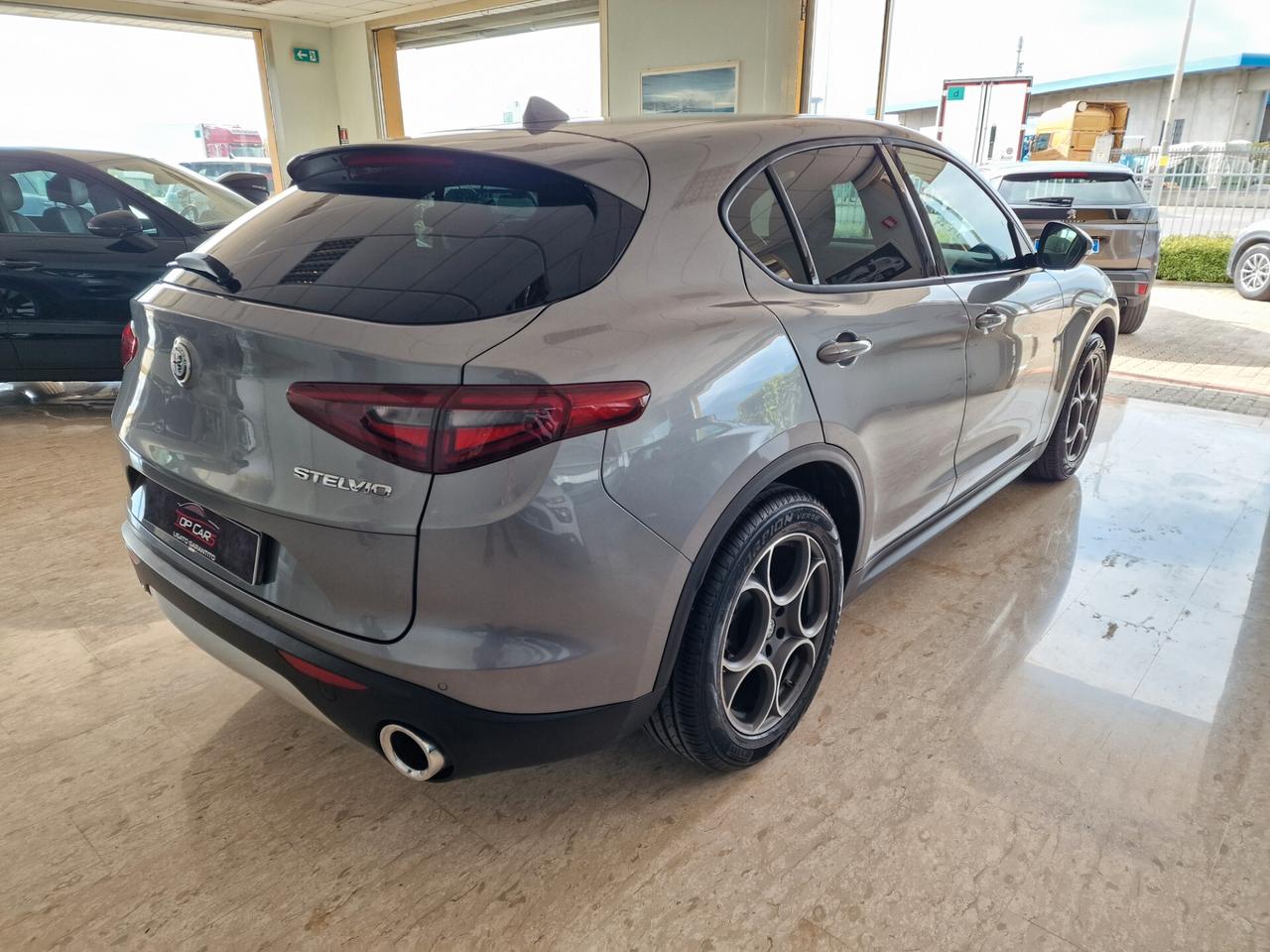 Alfa Romeo Stelvio 160 CV Sport-Tech