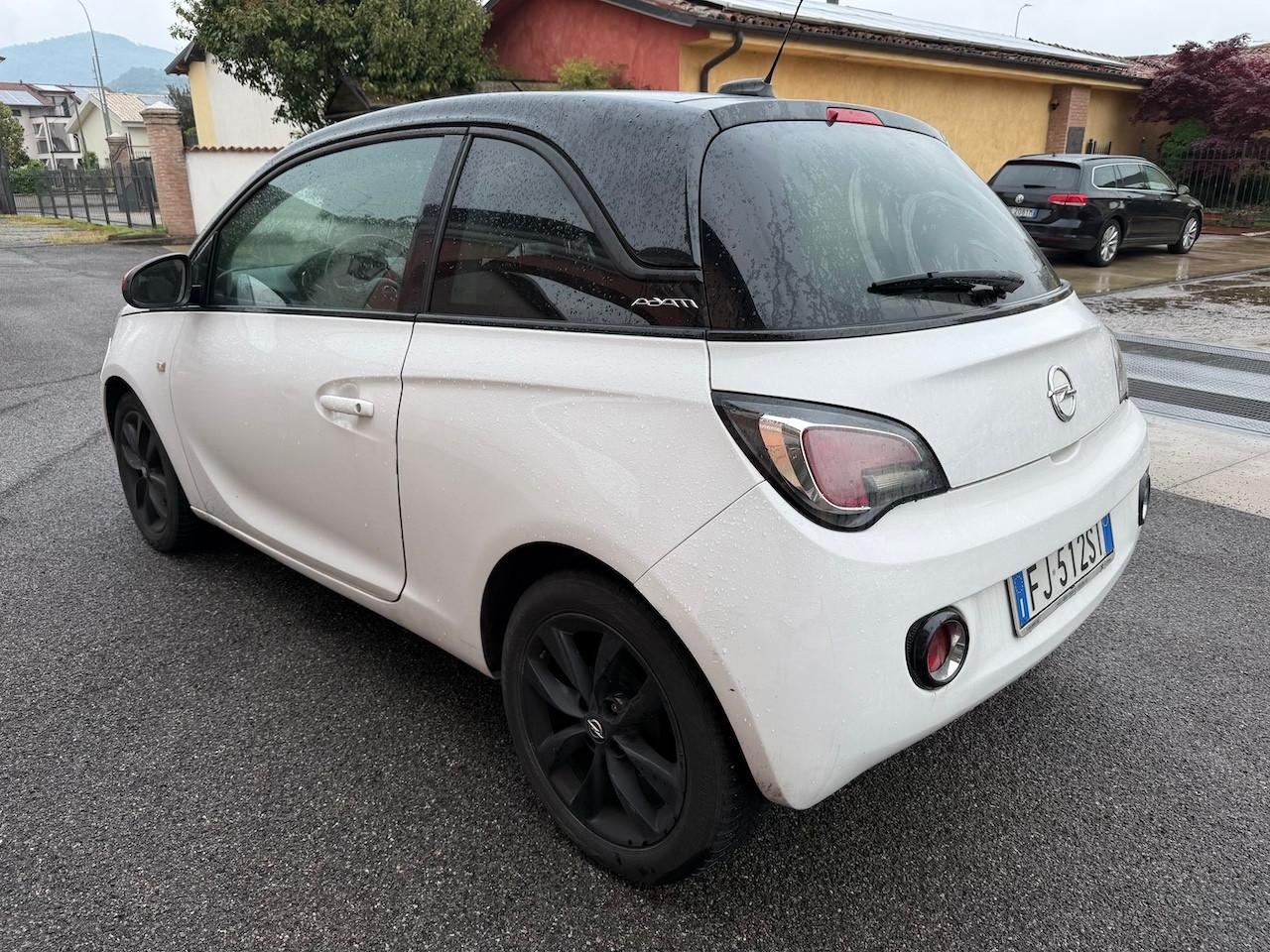 Opel Adam 1.4 GPL funzionate, con problemi di elettronica.