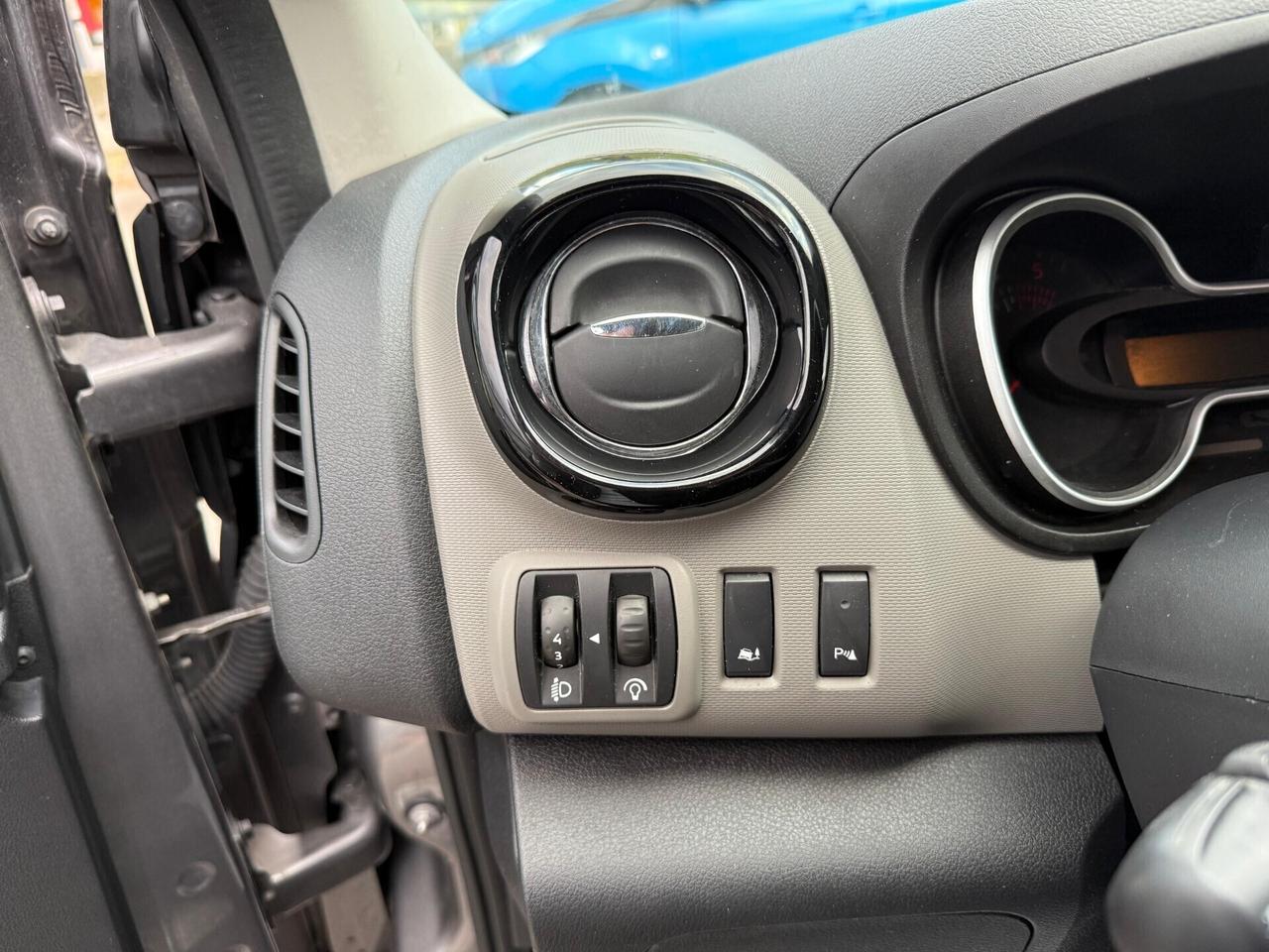 Renault Trafic T27 1.6 dCi 125CV 9 POSTI