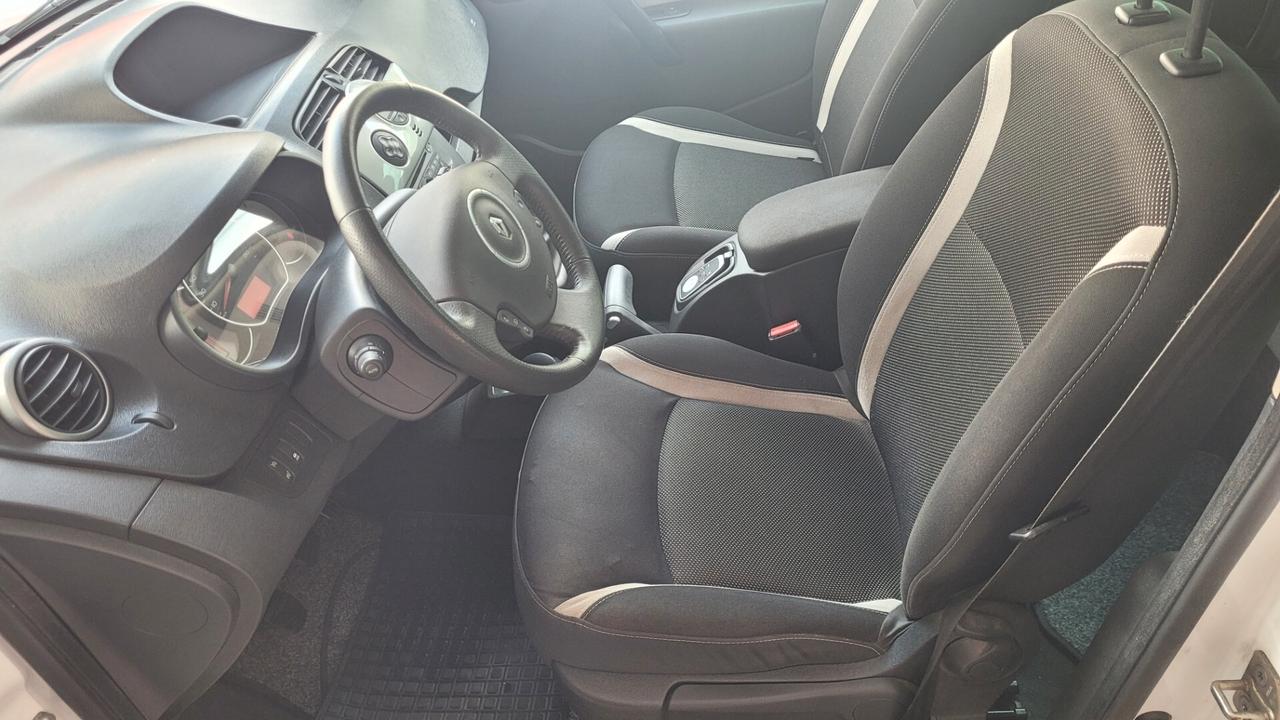 Renault Kangoo 1.5 Diesel 5 posti porte .. navi , gancio traino