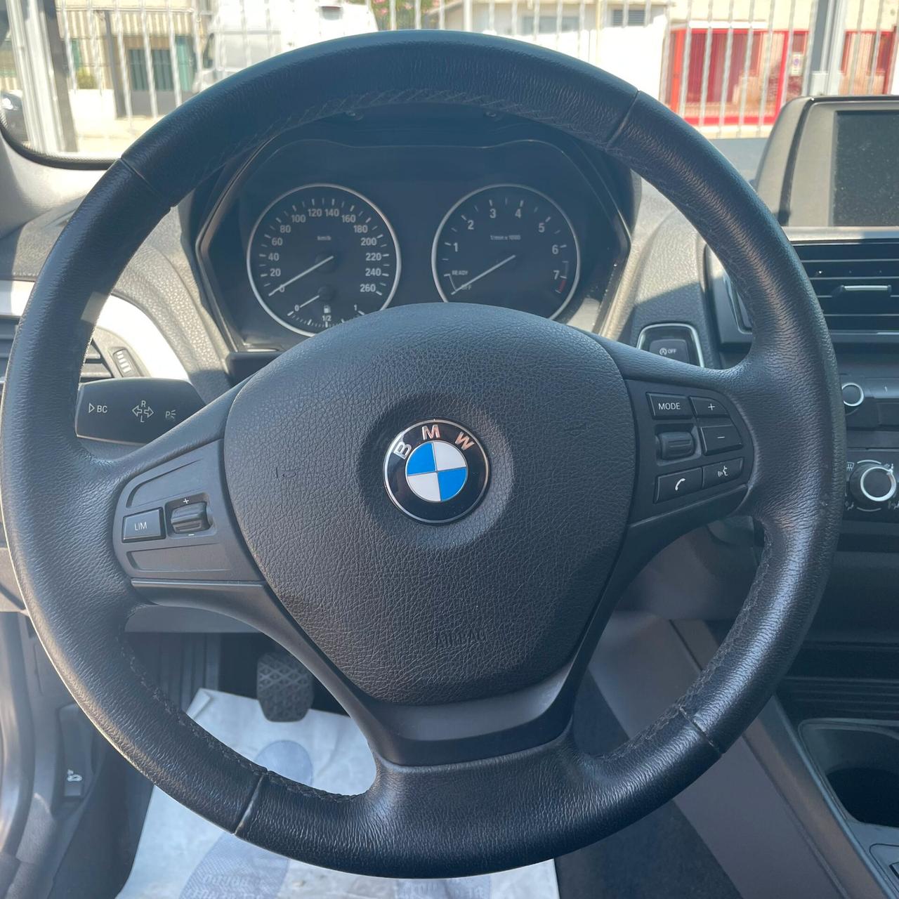 Bmw 114 114i 3p. Joy